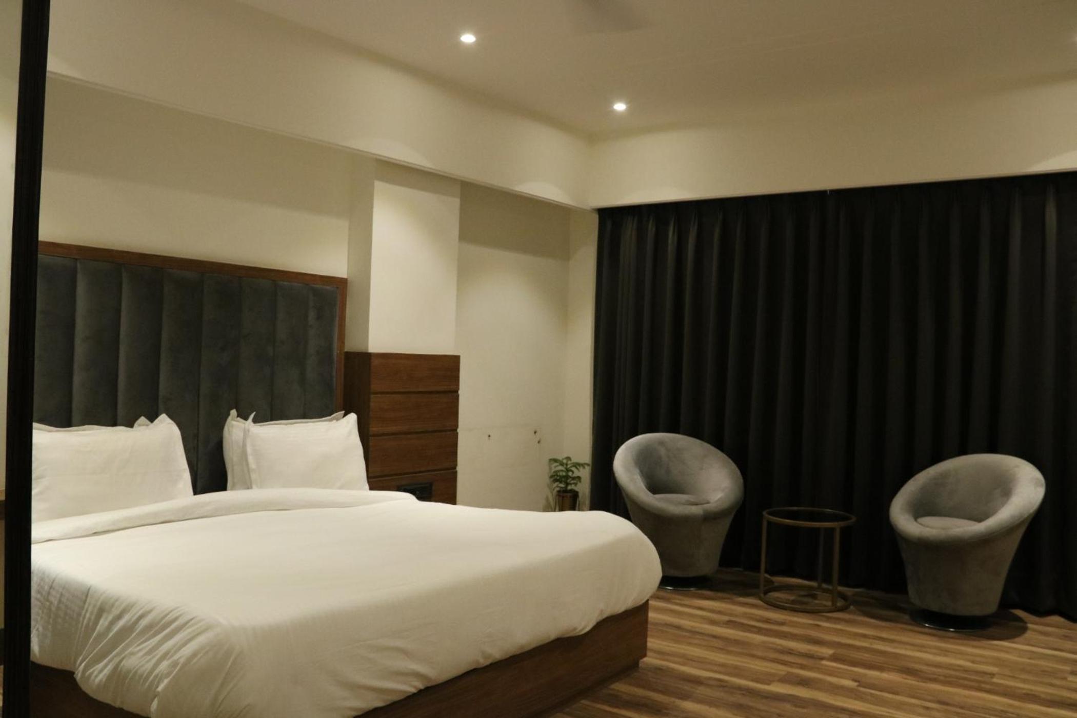 Deluxe Room - Photo 4