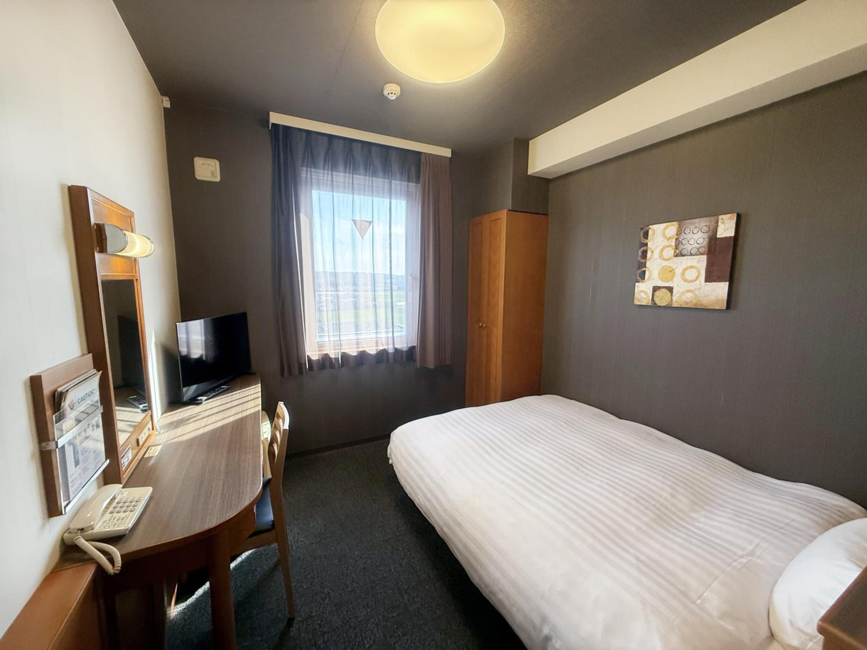 Single Room - Smoking - Cleaning Every 3 Days