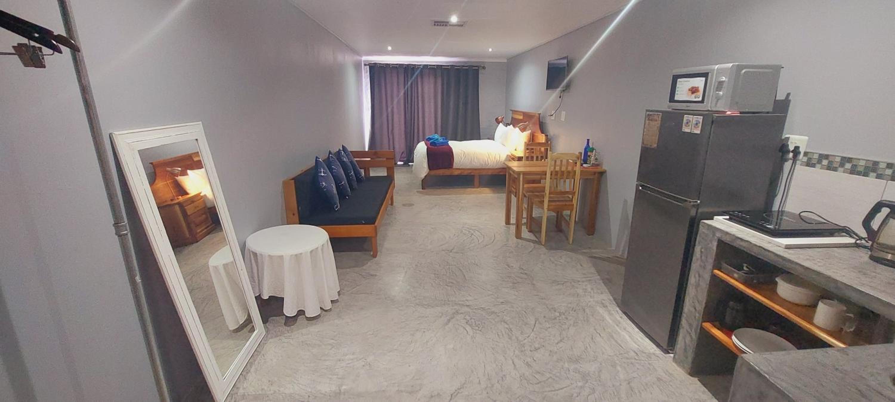 Standard Double Room - Photo 9
