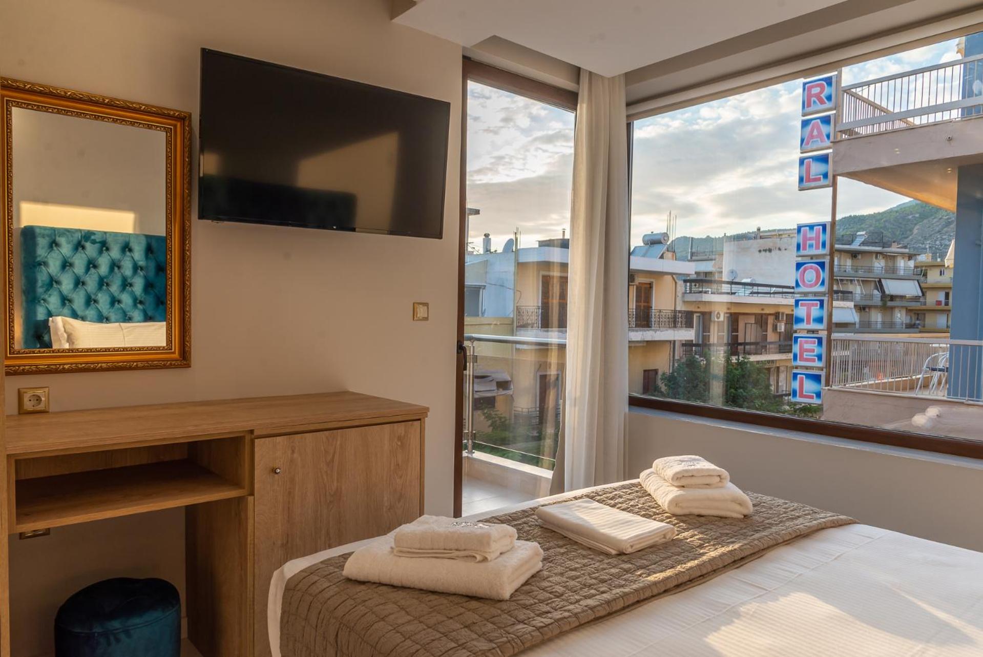 Deluxe Double Room with Side Sea View photo 3