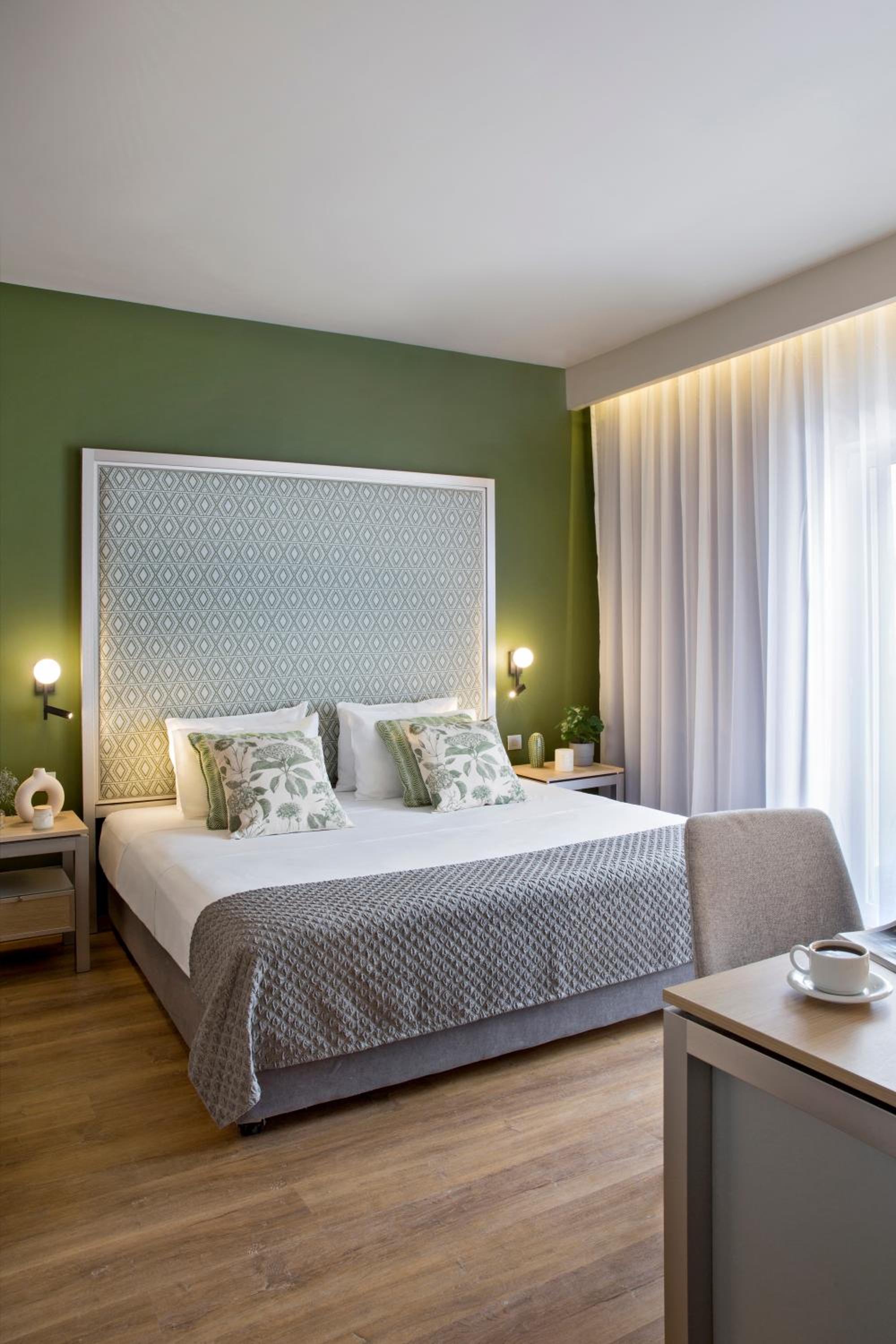 King Suite with Balcony - Photo 2