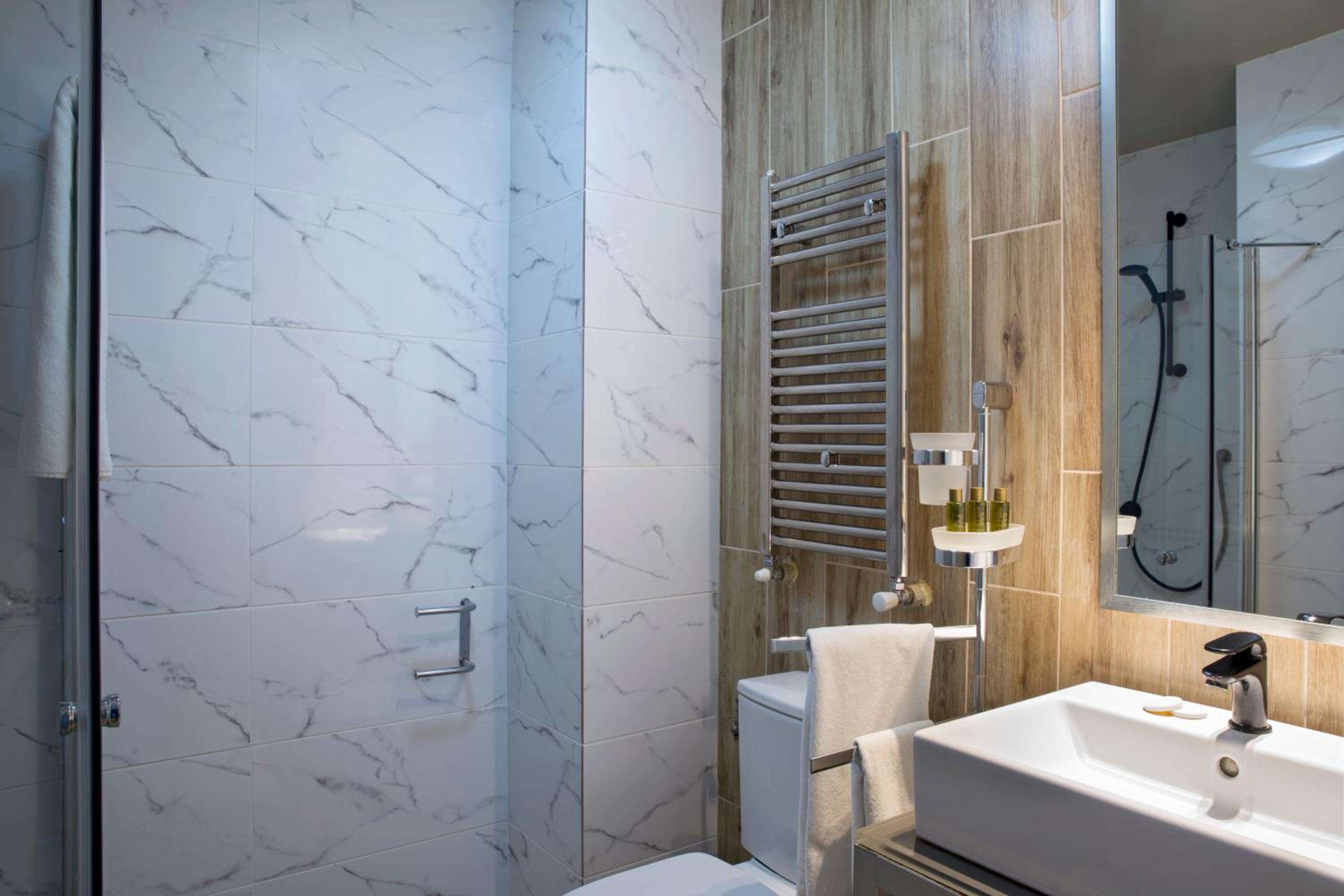 King Suite with Balcony - Photo 9