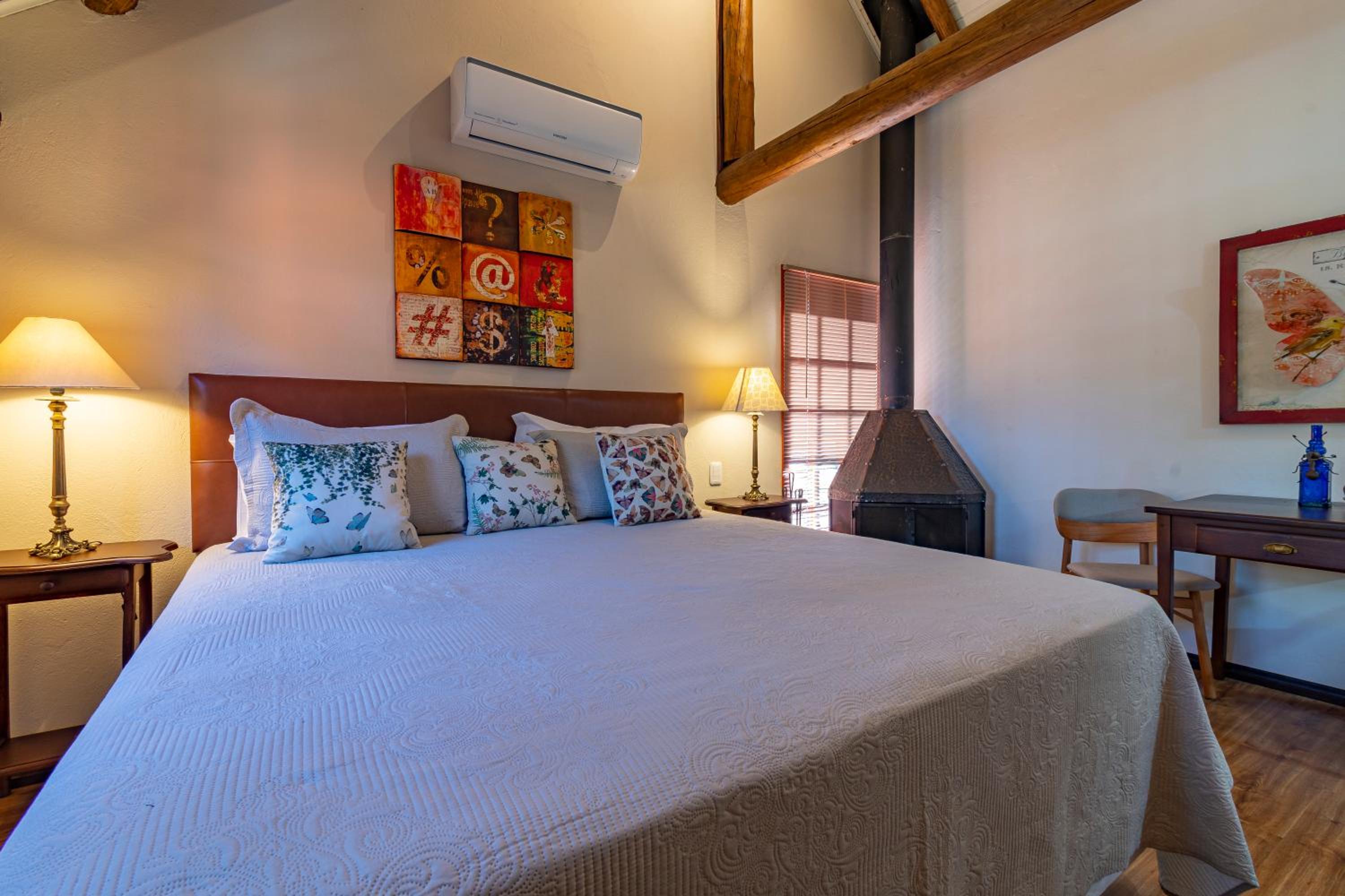 Deluxe King Suite photo 2