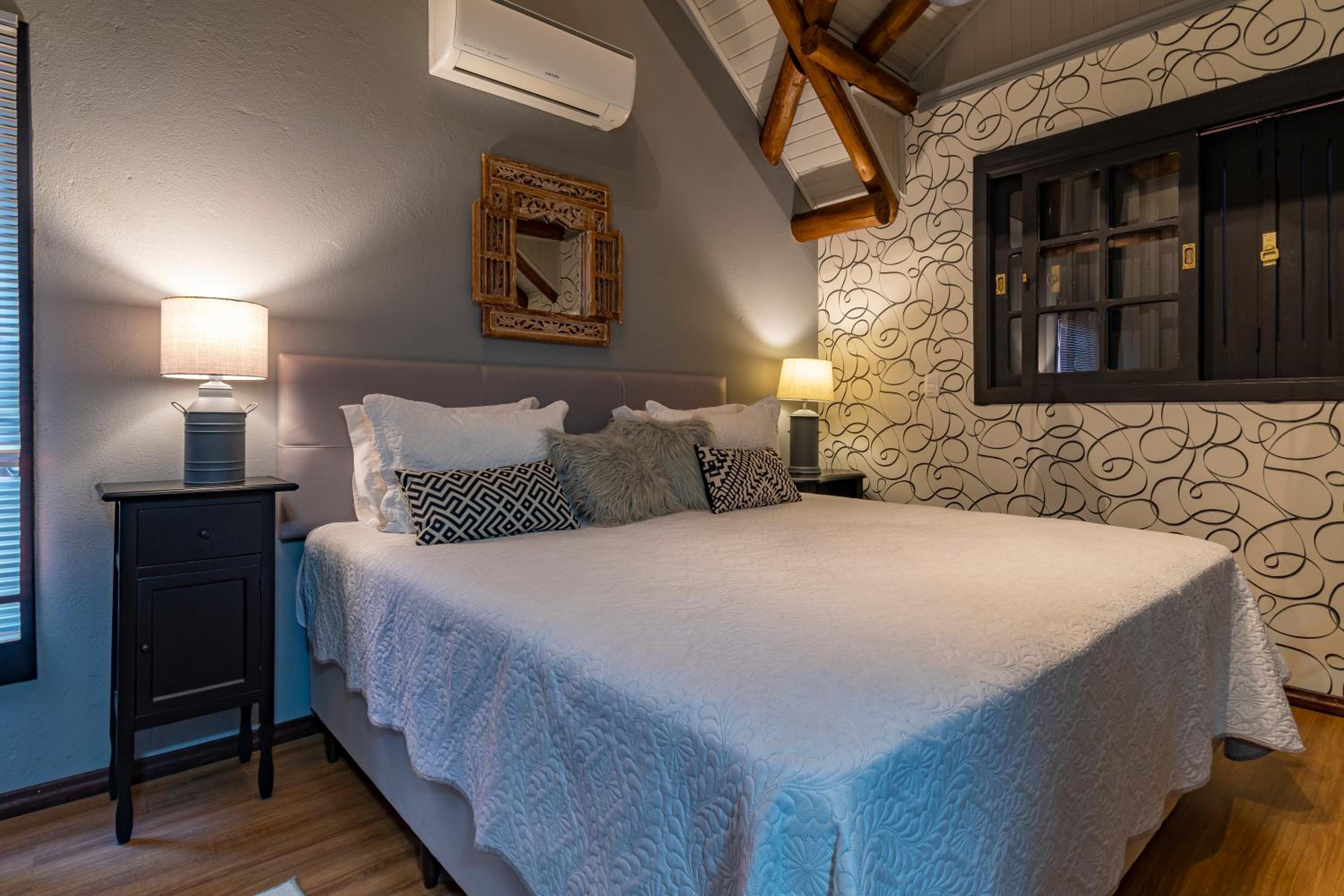 Deluxe King Suite photo 3