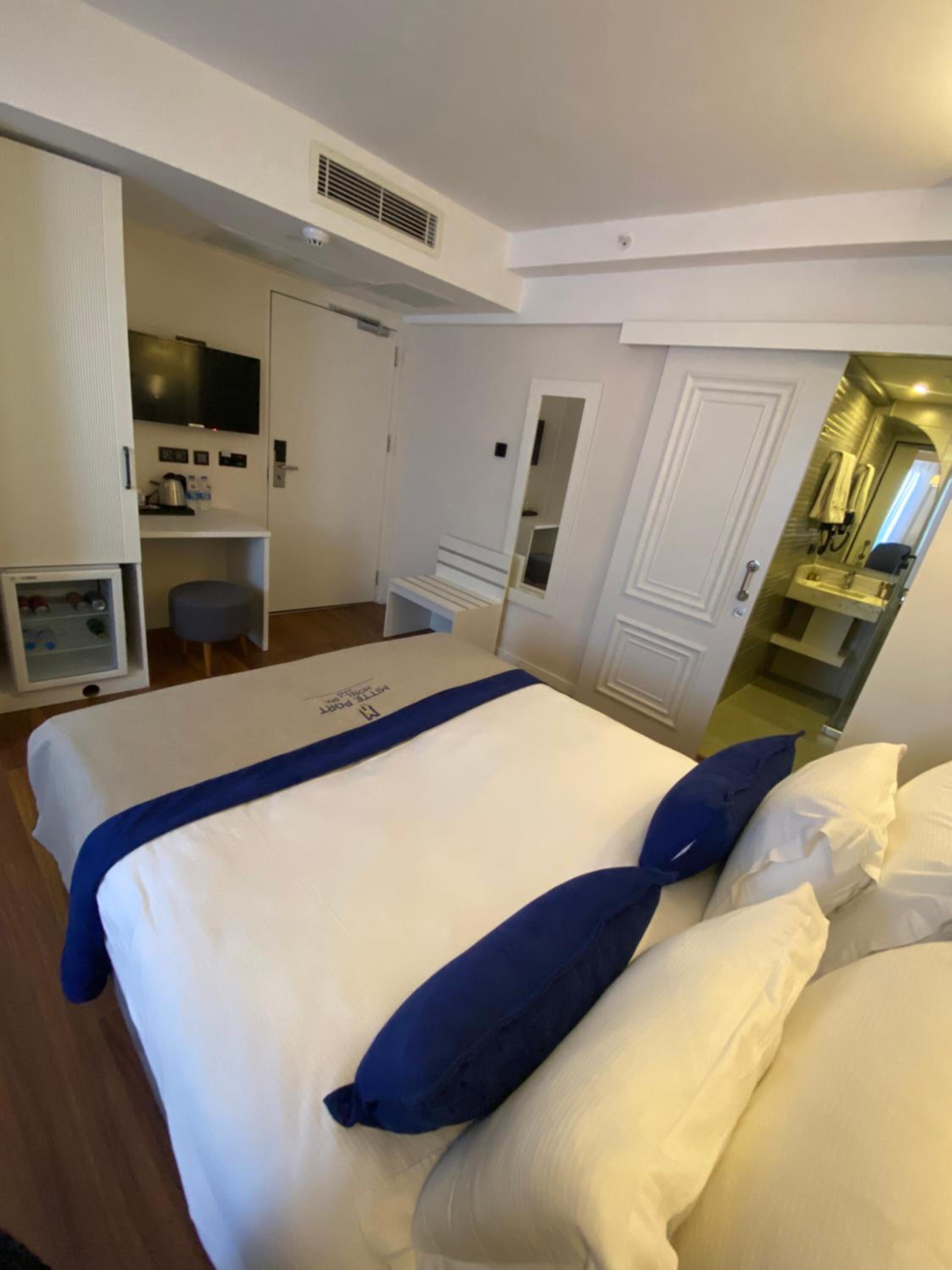Budget Double Room (No View) - Photo 1