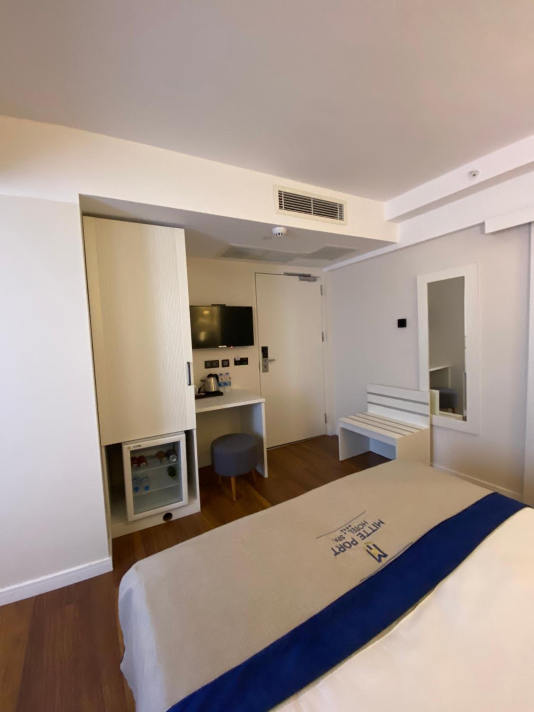 Budget Double Room (No View) - Photo 5