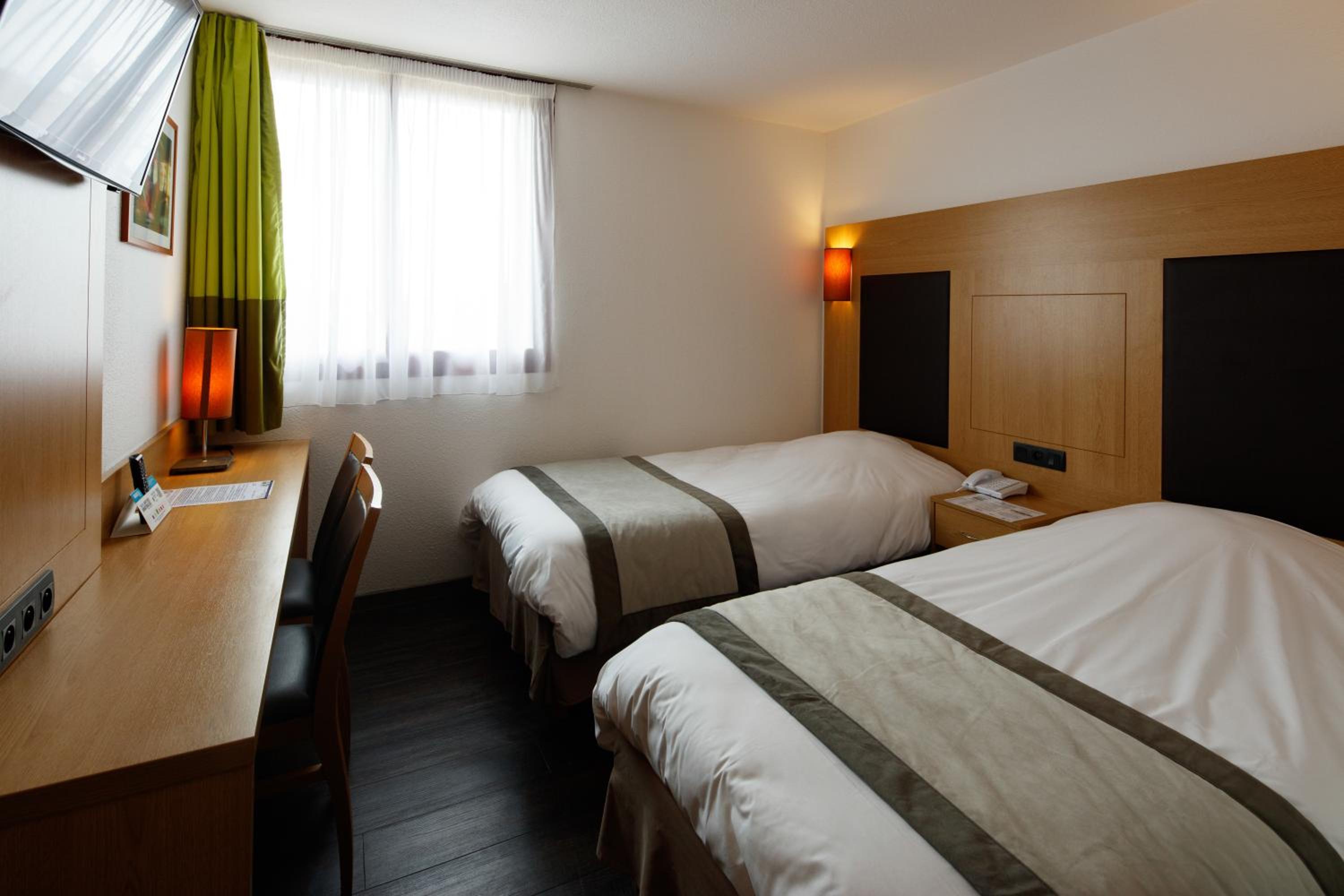 Twin Room - Photo 1