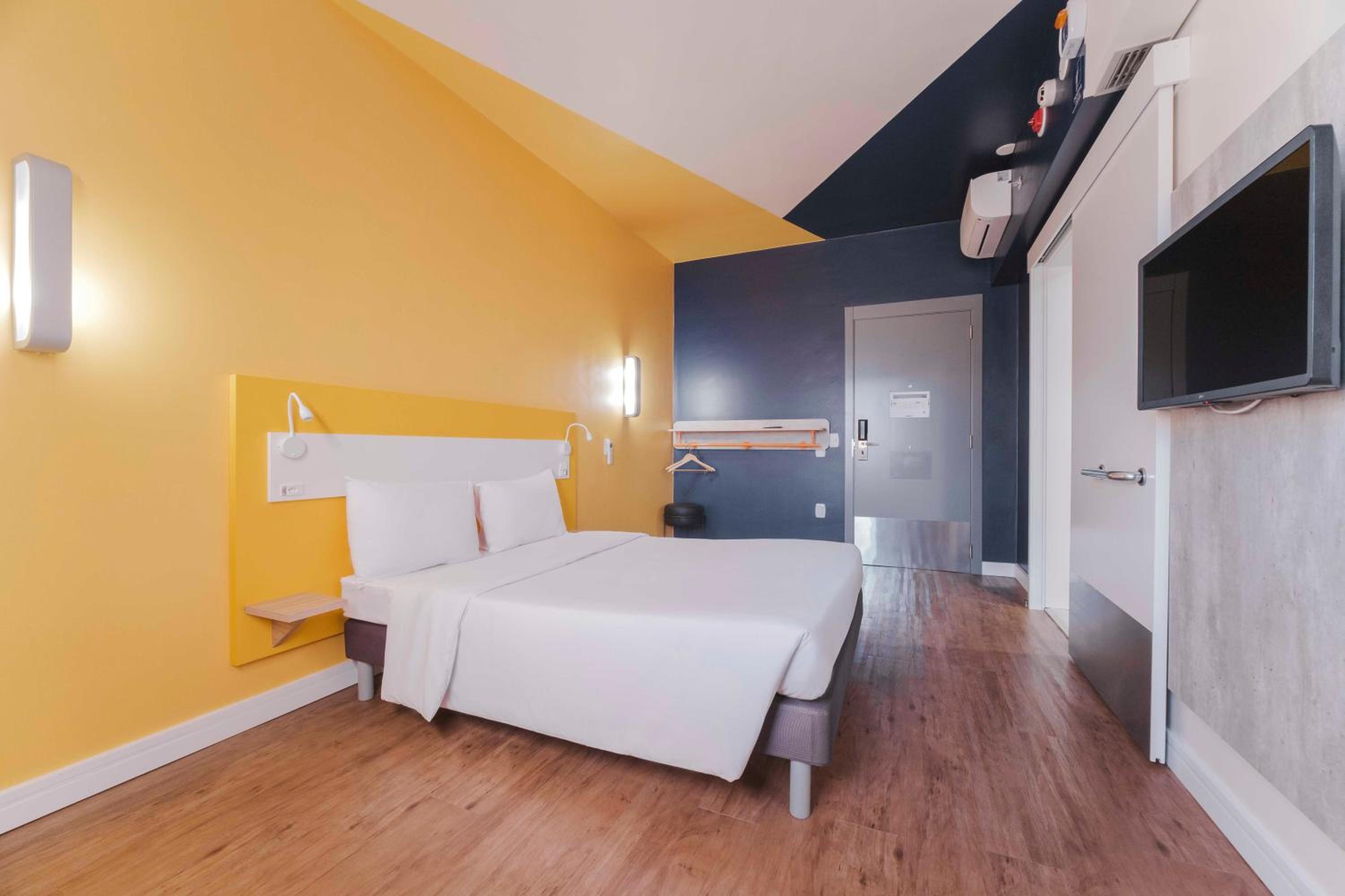 Apartment with Double Bed - Disability Access - Photo 4