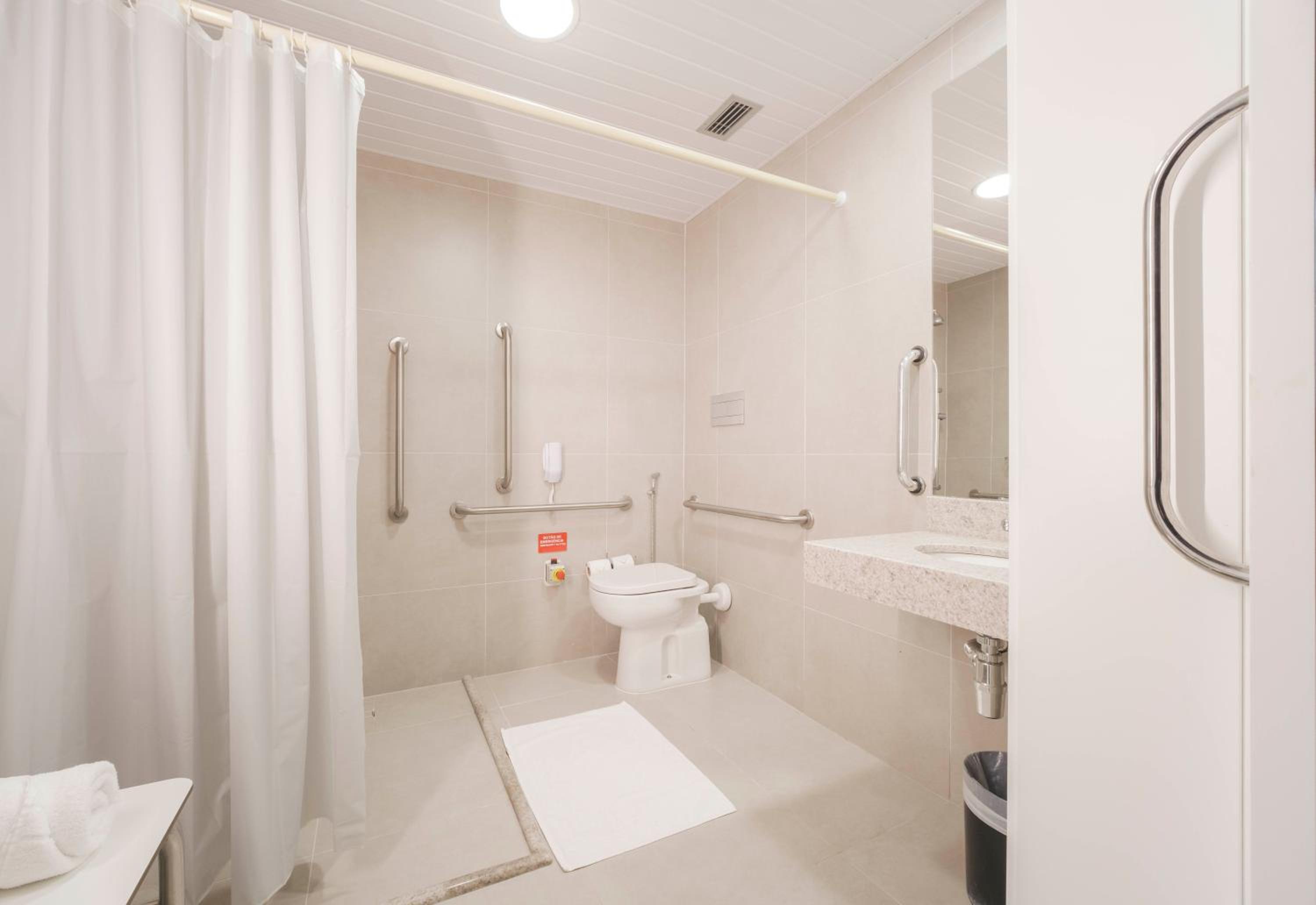 Apartment with Double Bed - Disability Access - Photo 3