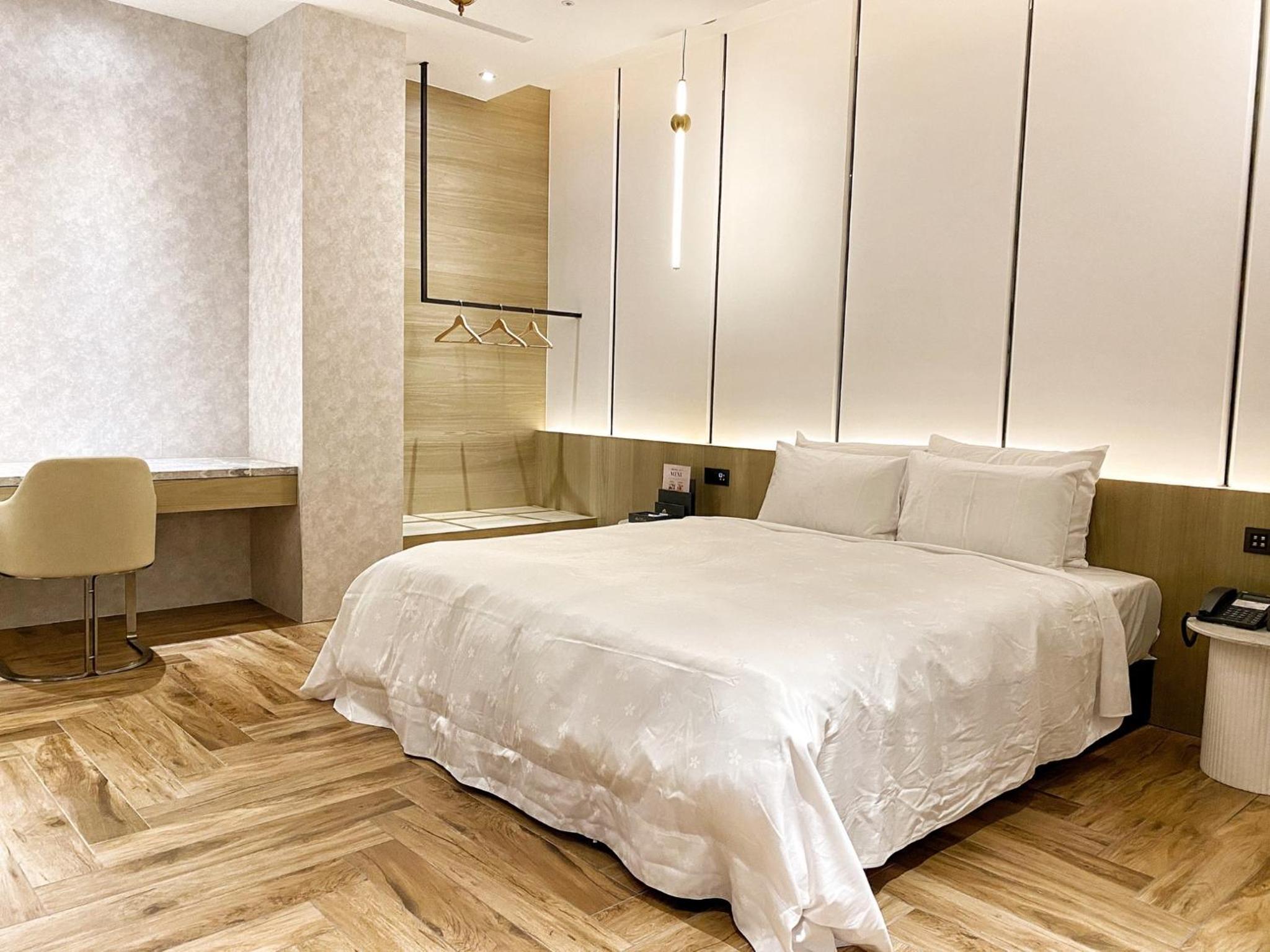 Standard Double Room - Photo 9
