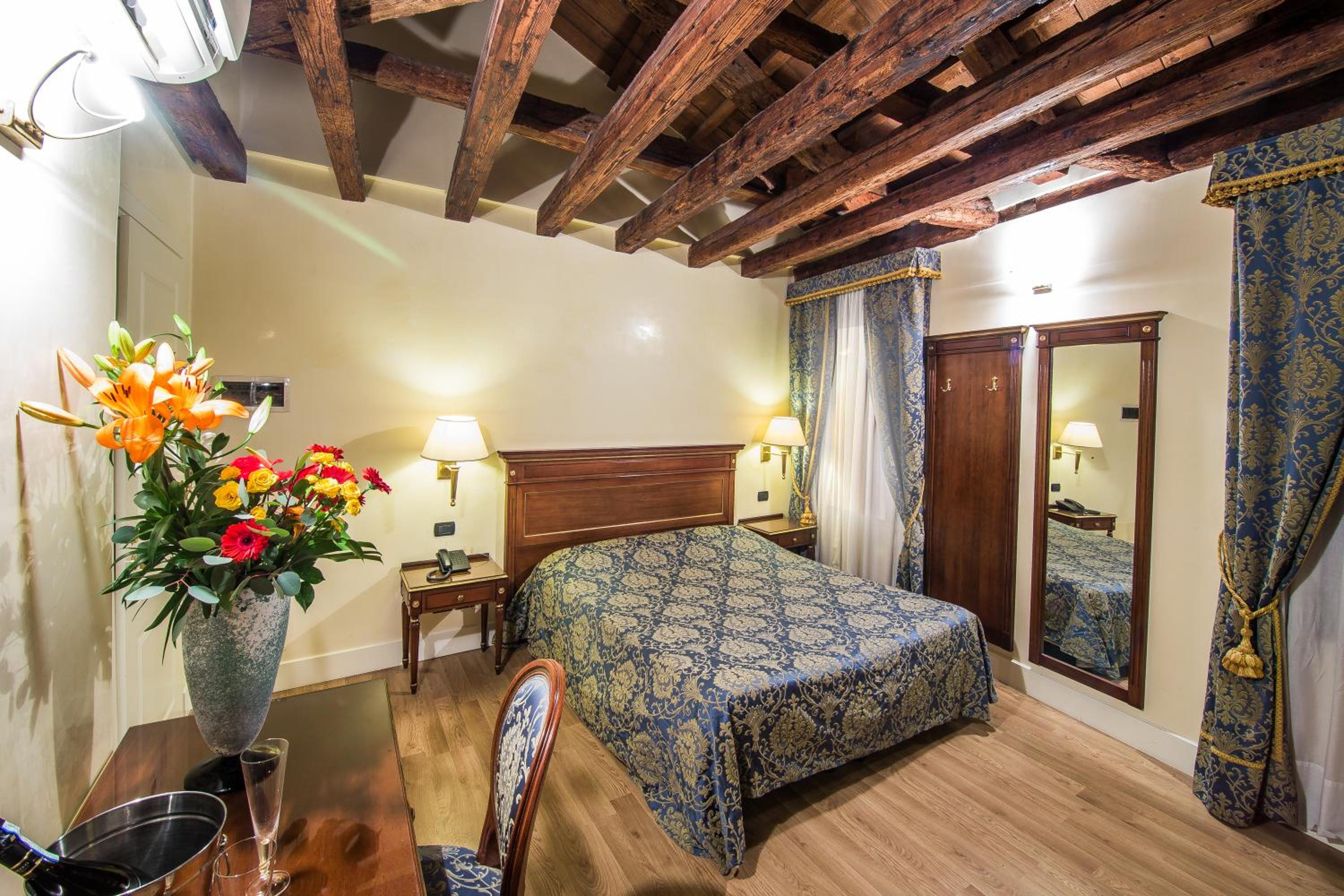 Double Room with Canal View photo 3