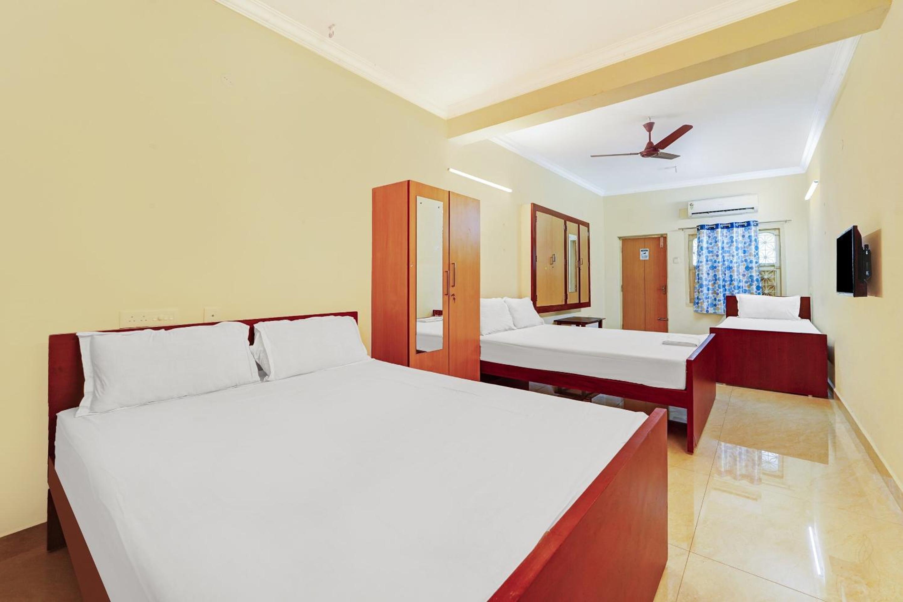 Deluxe Double Room - Photo 11