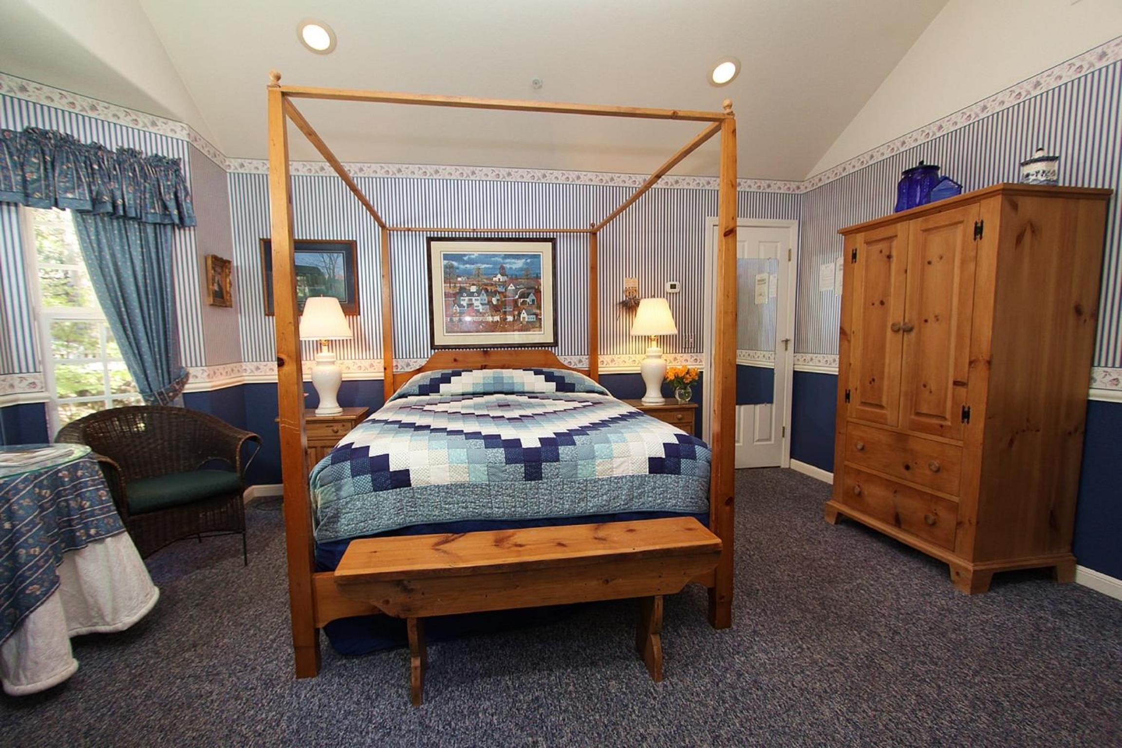 Deluxe Queen Room (Blue) photo 2
