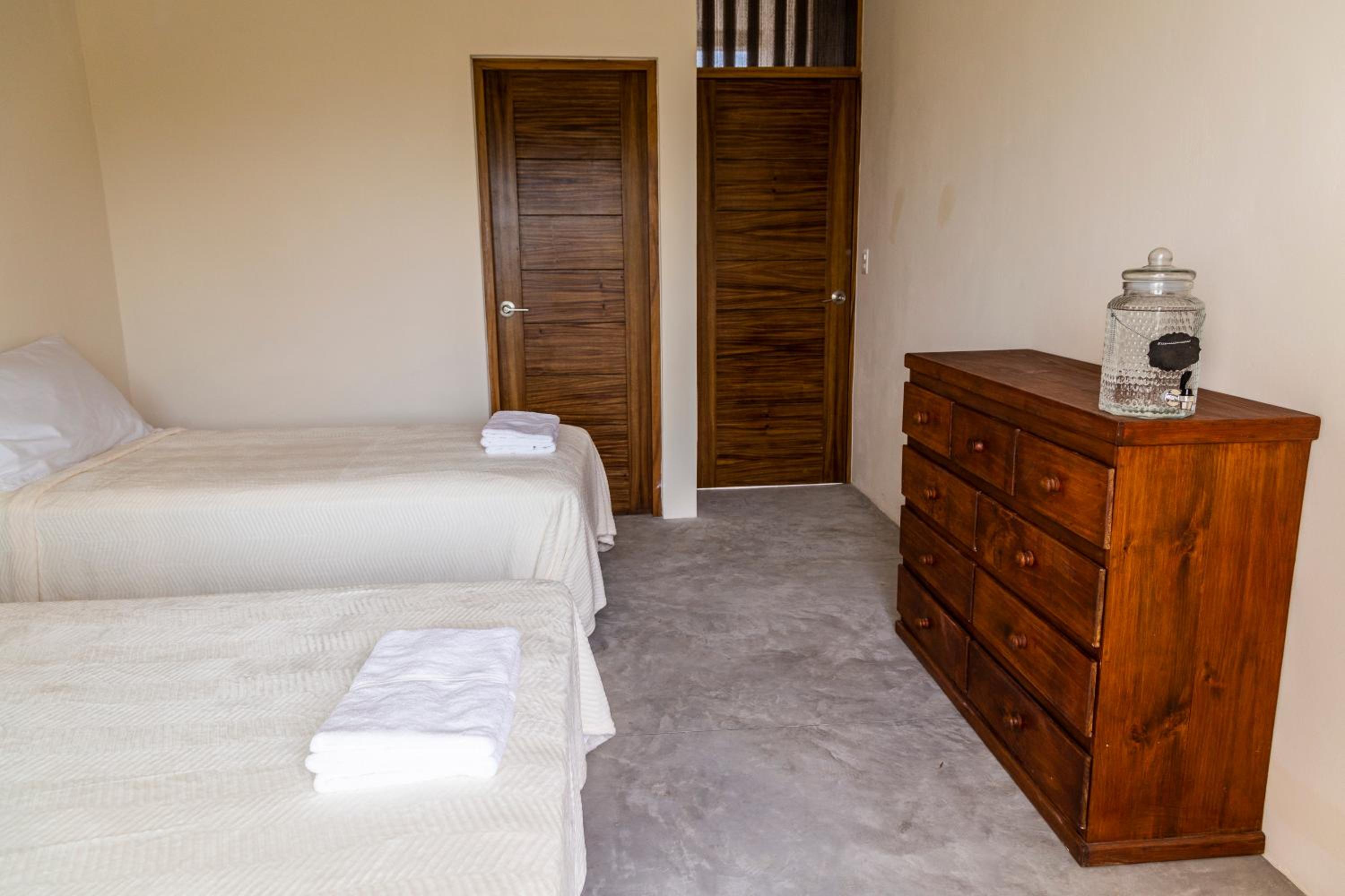 Double Room with Private Bathroom - Photo 18