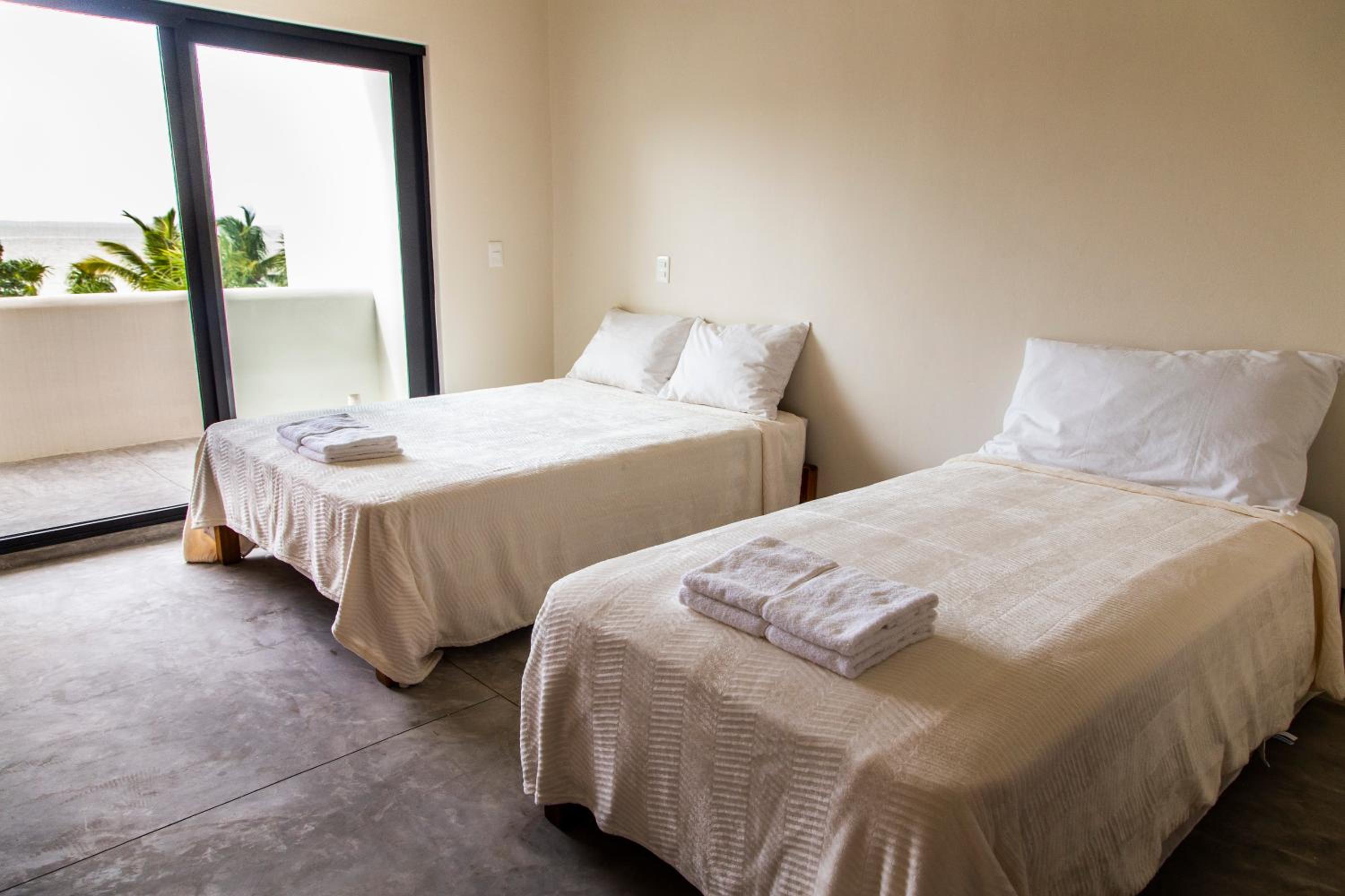 Double Room with Private Bathroom - Photo 17