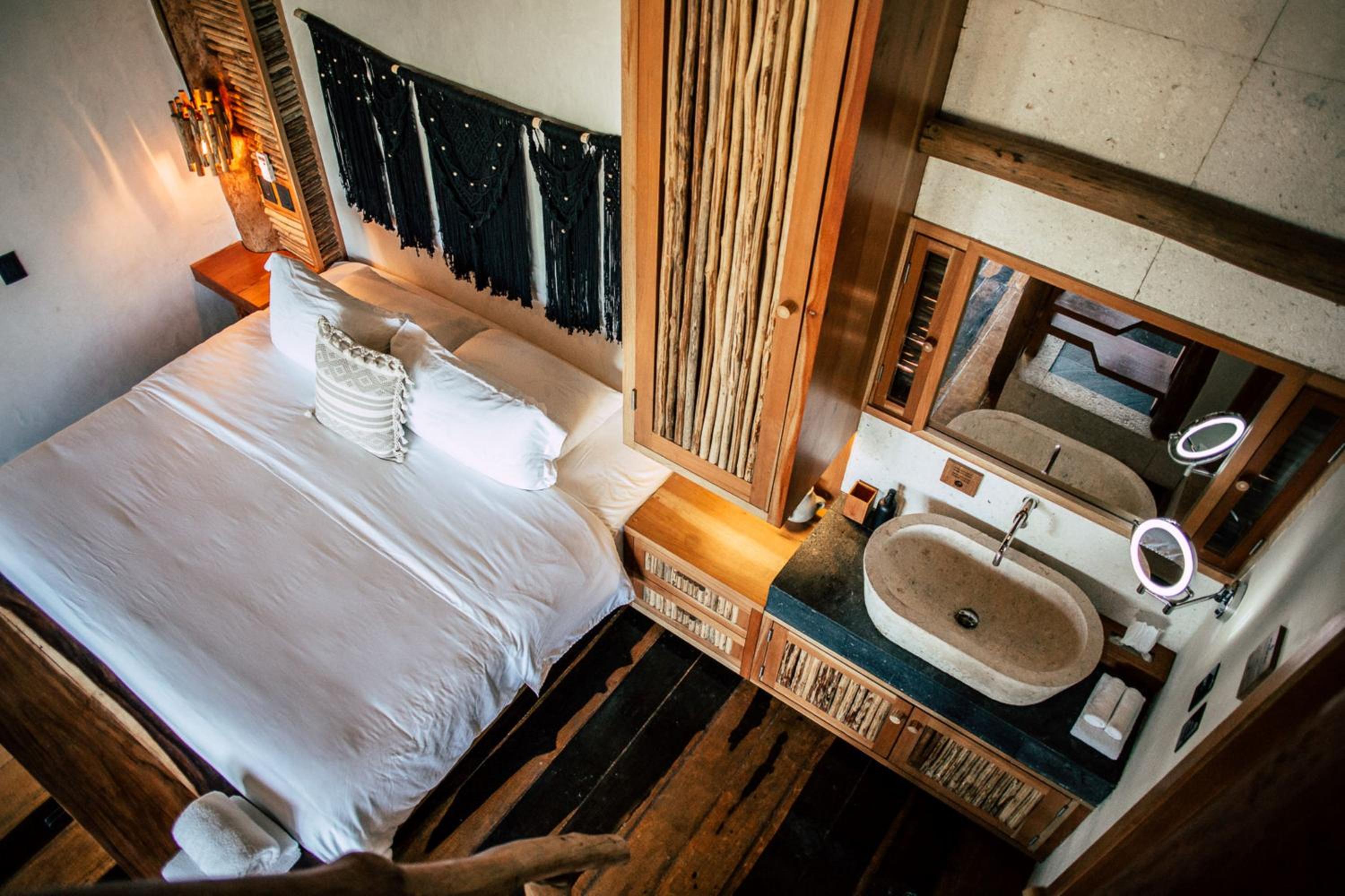 Suite - Photo 11