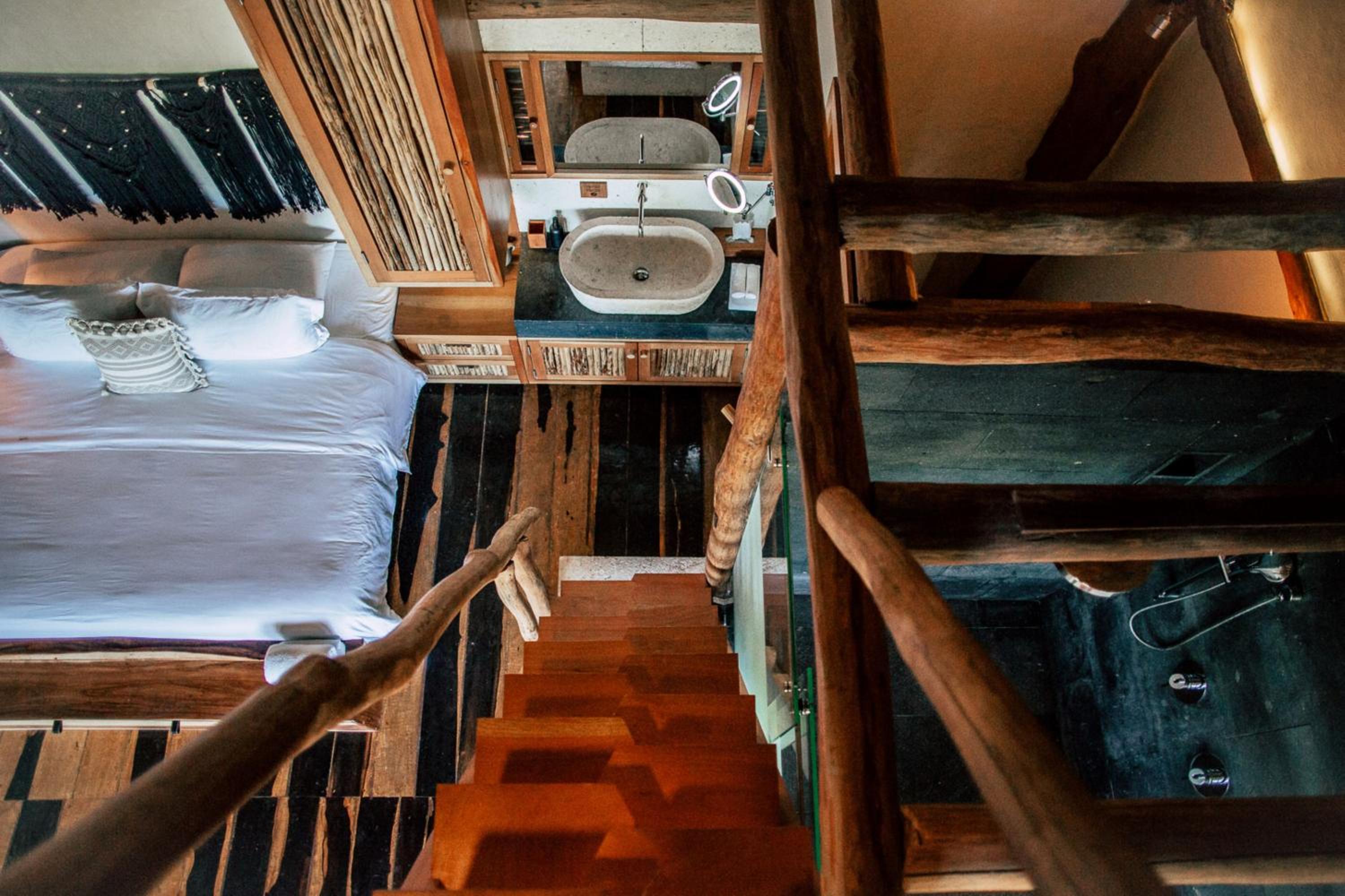 Suite - Photo 10