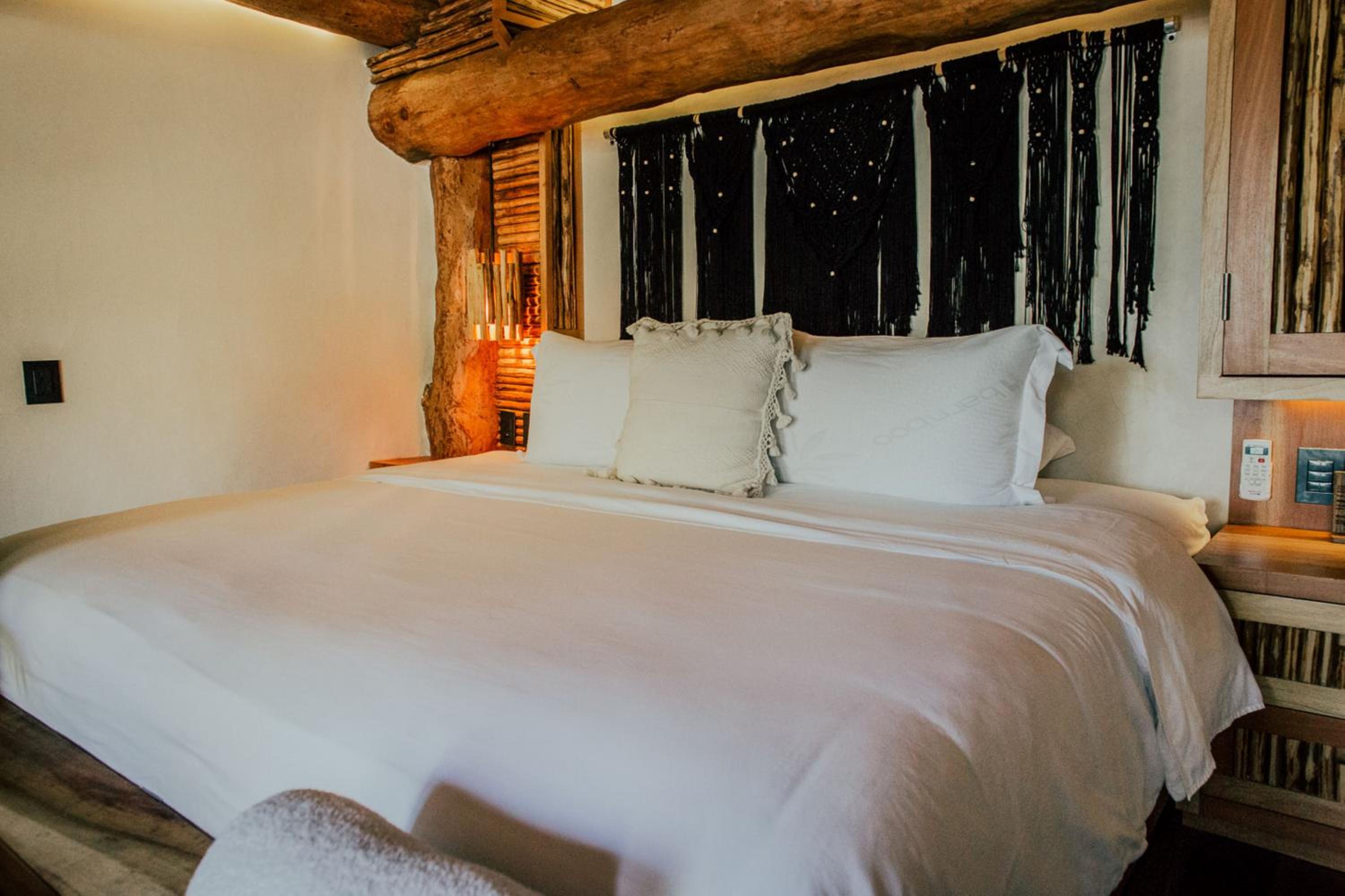 Deluxe Double Room - Photo 9