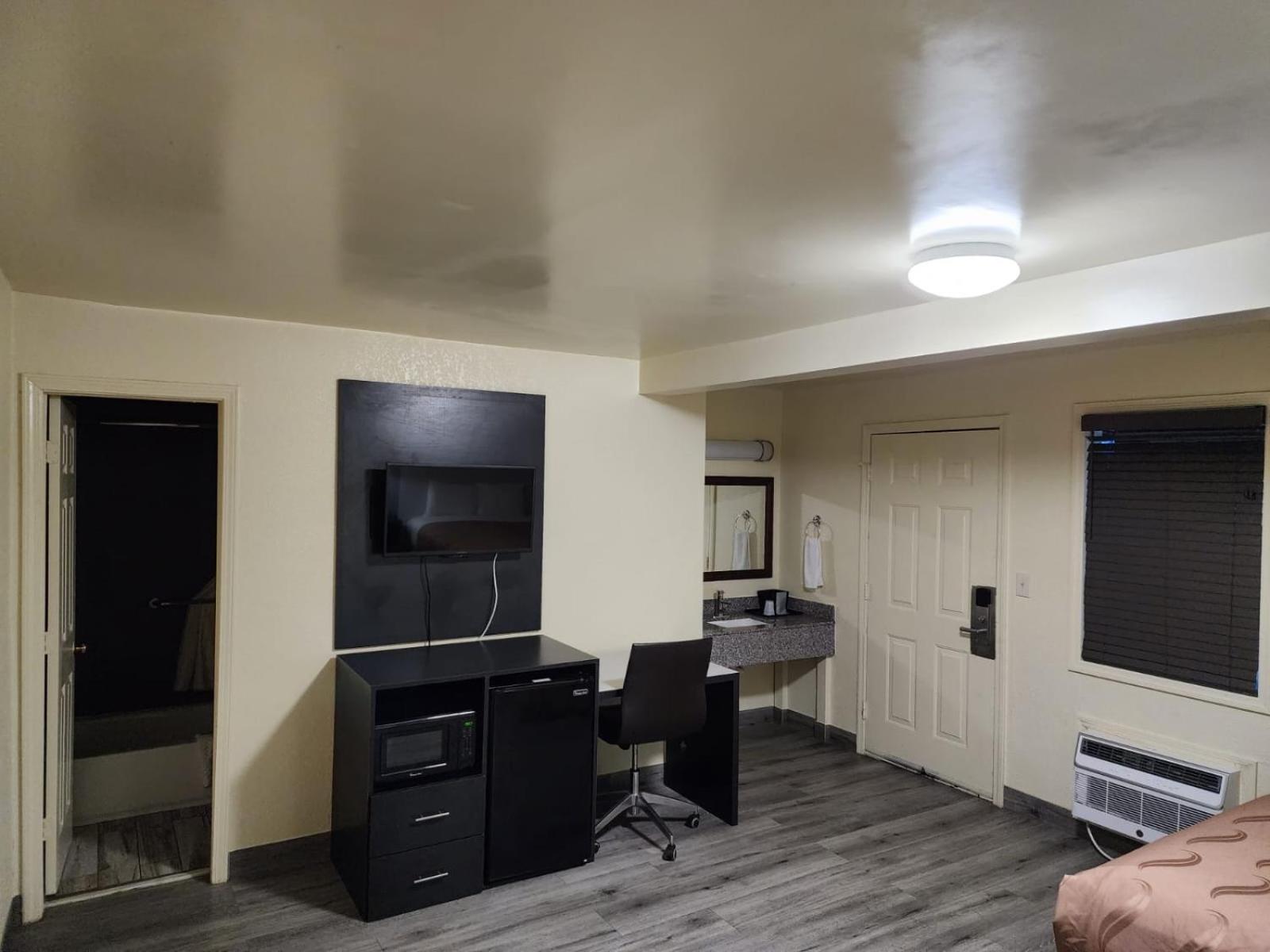 Standard King Room - Photo 1