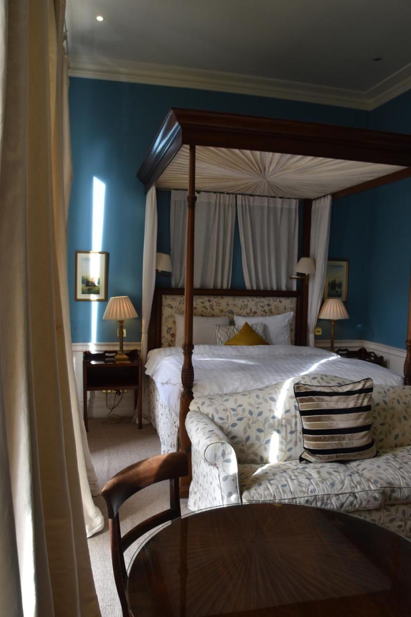 Double Room with Four Poster Bed photo 3