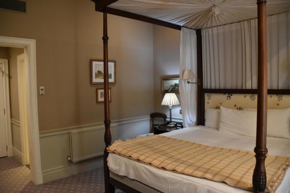 Double Room with Four Poster Bed photo 2