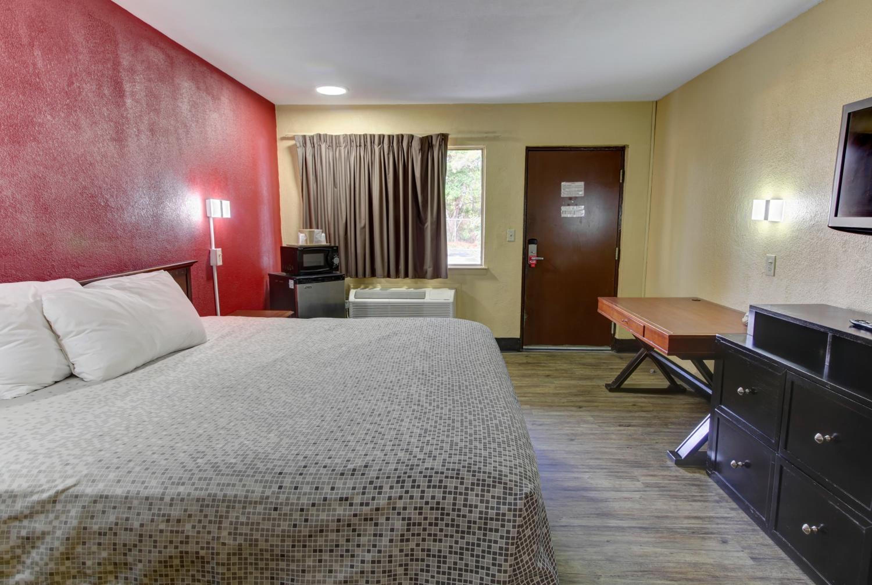 King Room - Non-Smoking - Photo 10