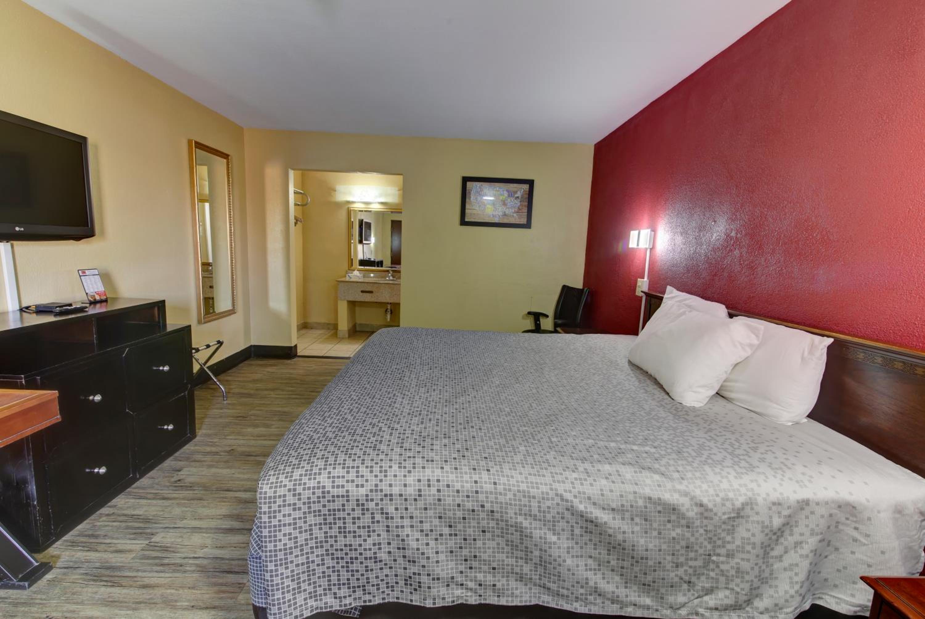 King Room - Non-Smoking - Photo 11