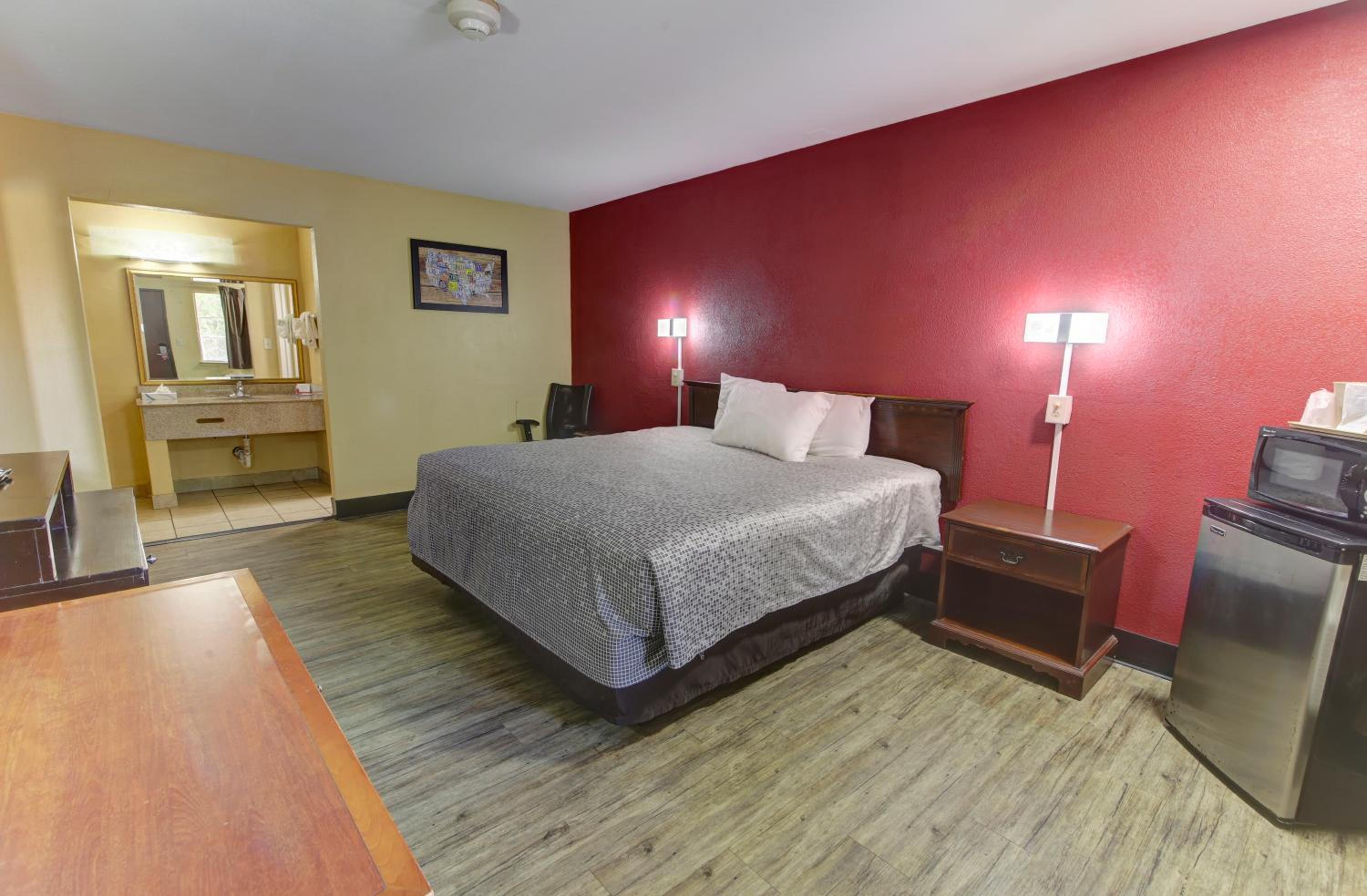 King Room - Non-Smoking - Photo 12
