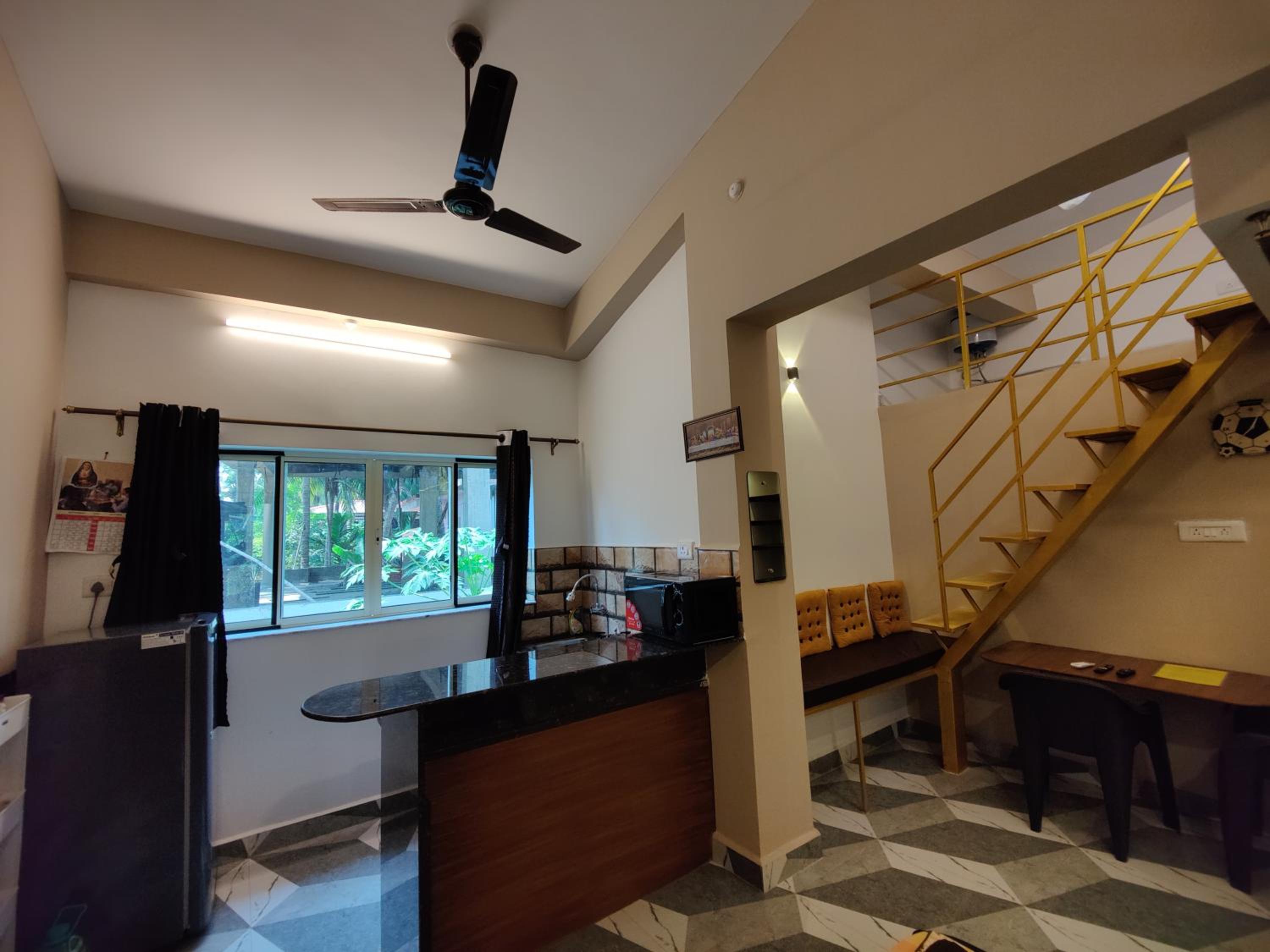 Studio with Balcony photo 1