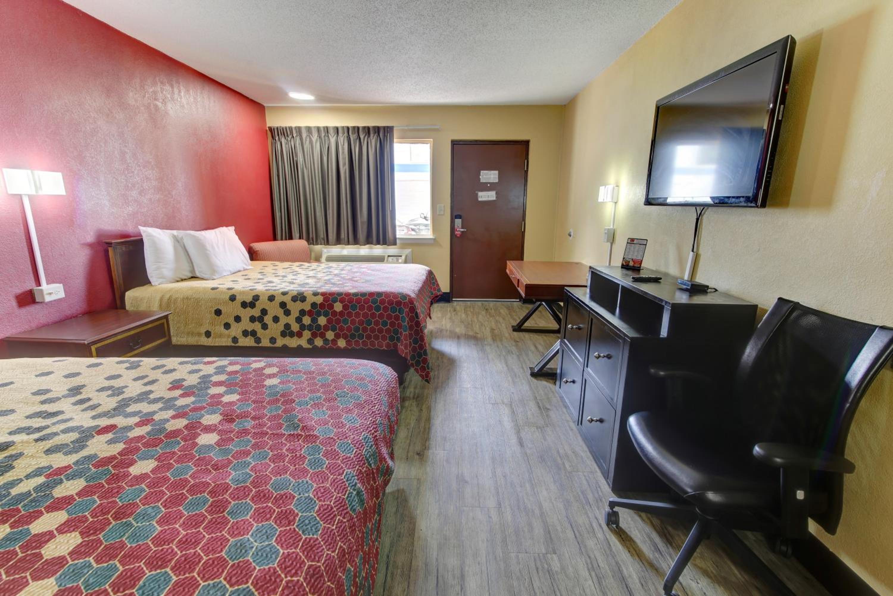 Double Room with Two Double Beds - Smoking - Photo 1