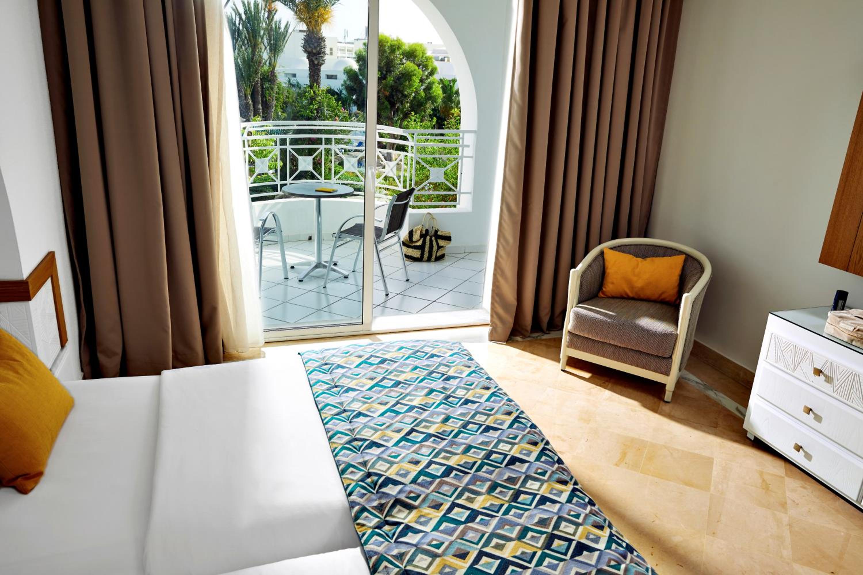 Double Room with Pool View photo 2