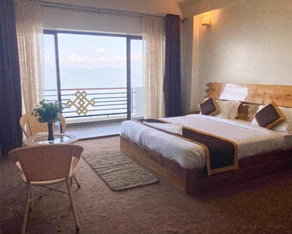 King Room with Balcony photo 1