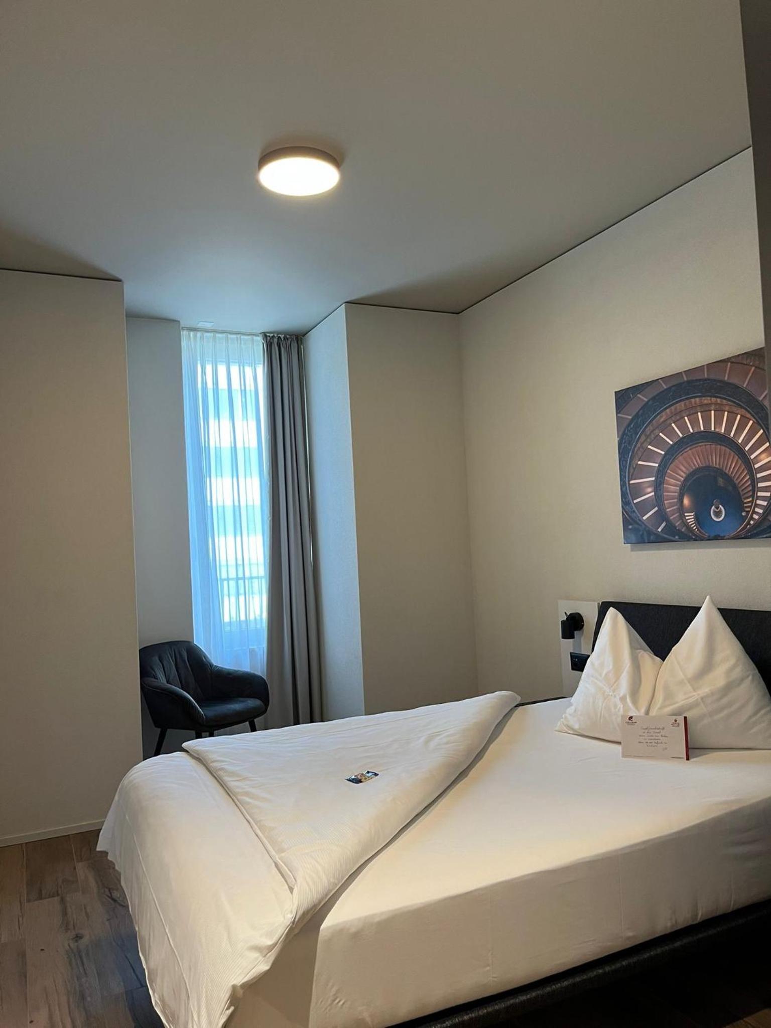 Standard Single Room with Little Natural Light and A/C photo 2