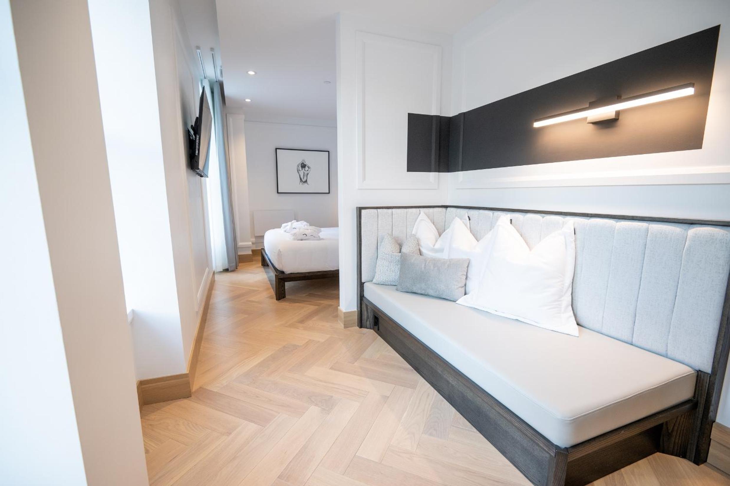 Superior Suite - Photo 2