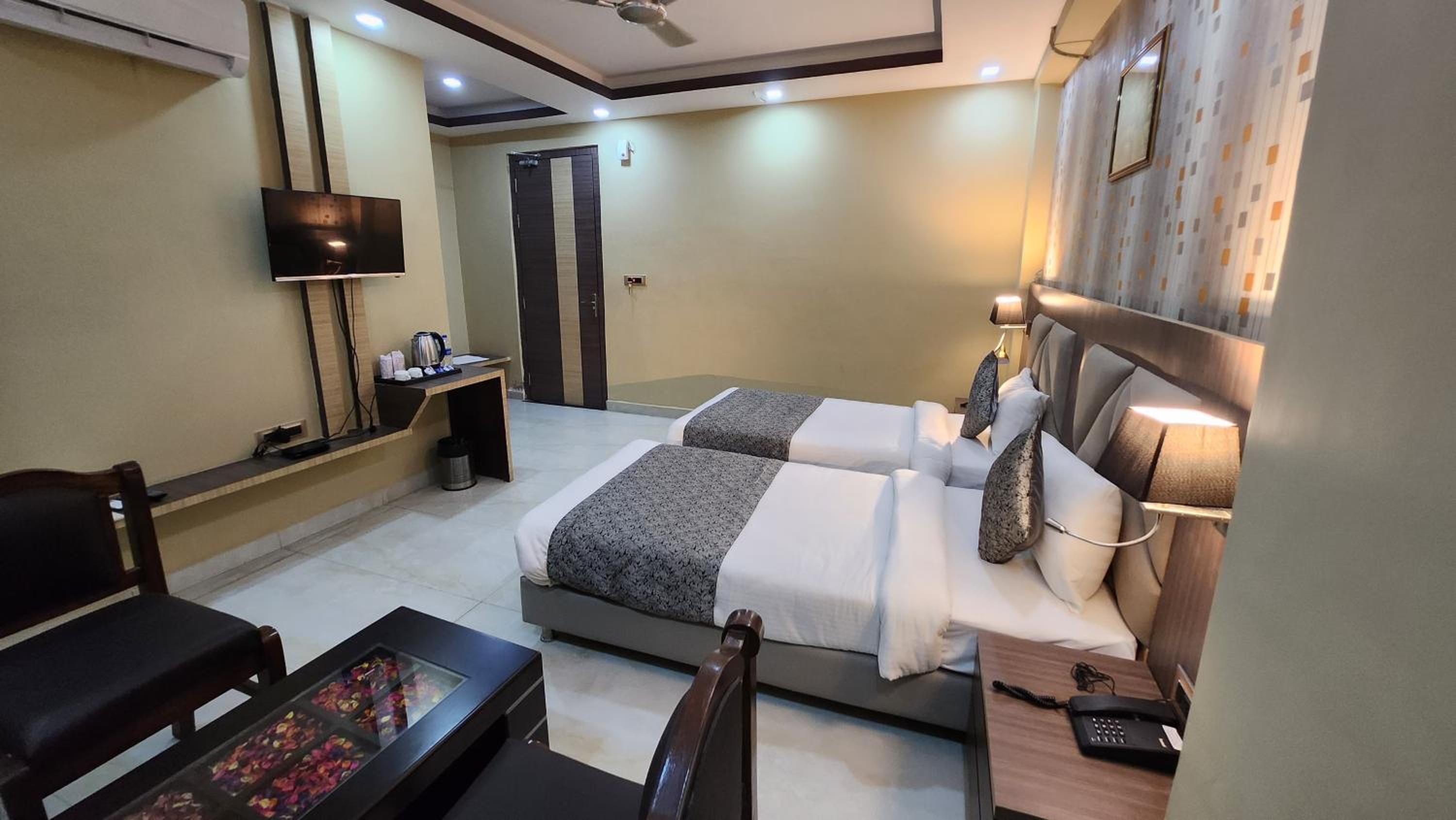 Twin Room - Photo 9