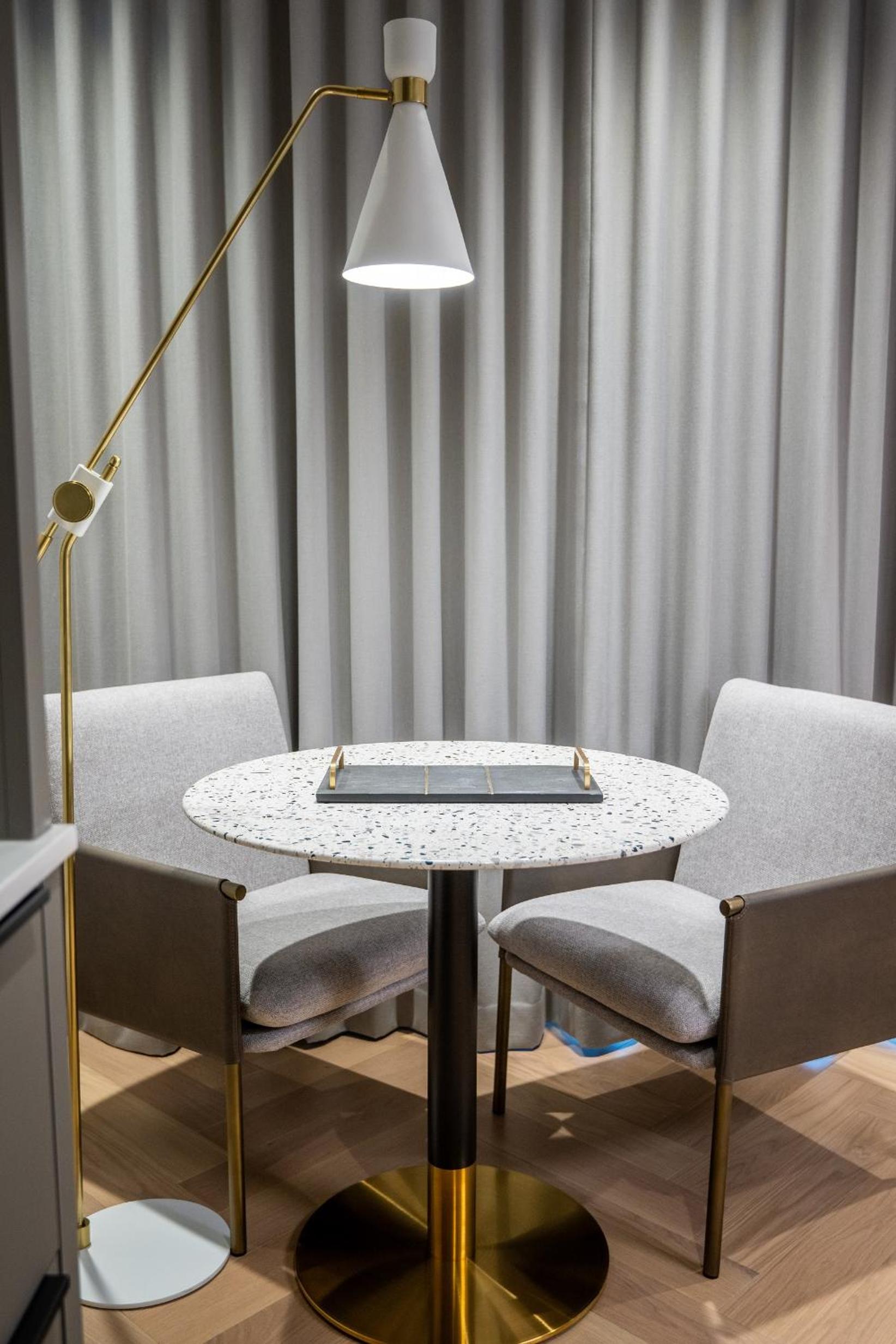 Superior Suite - Photo 7