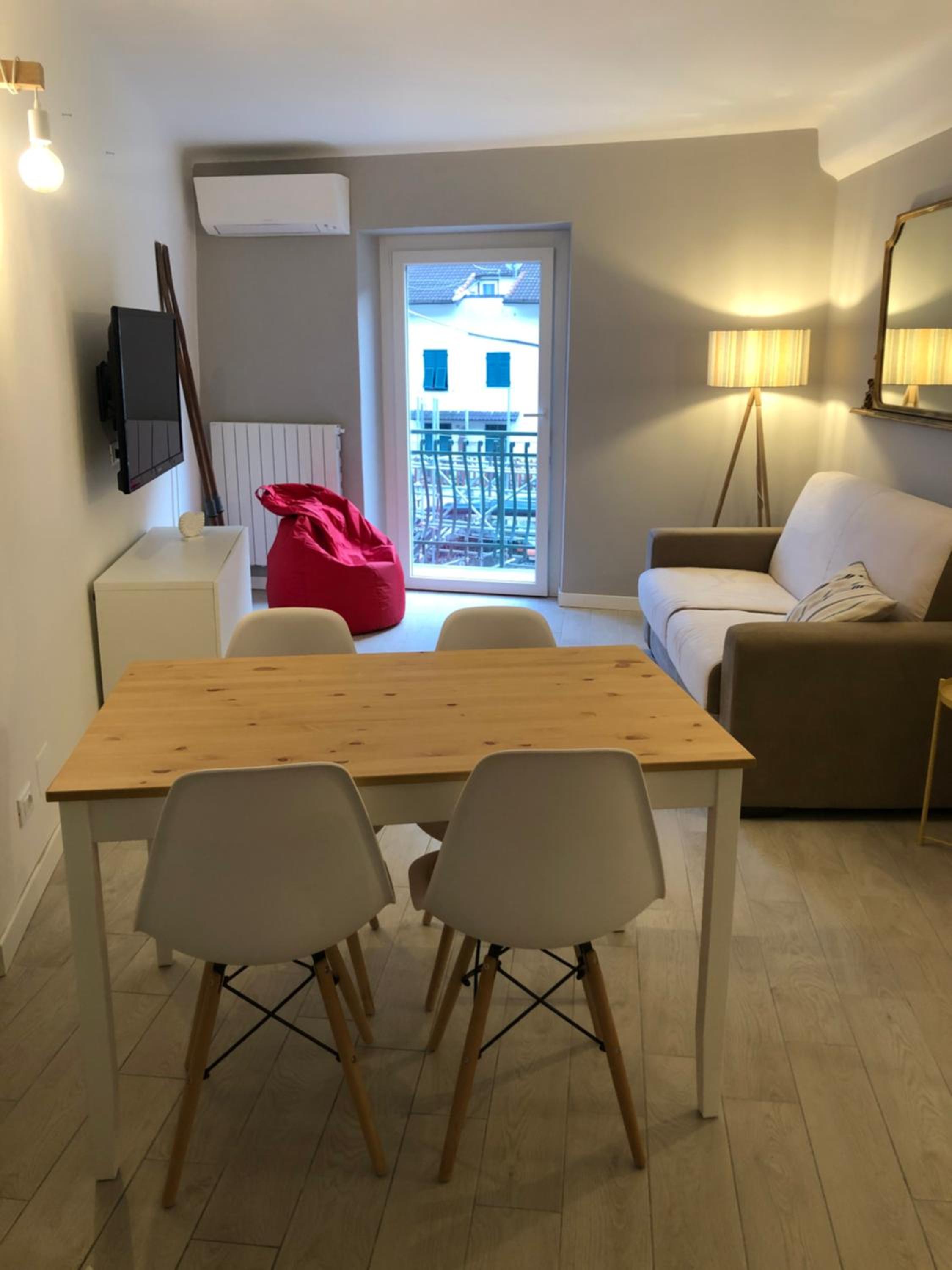 One-Bedroom Apartment photo 1