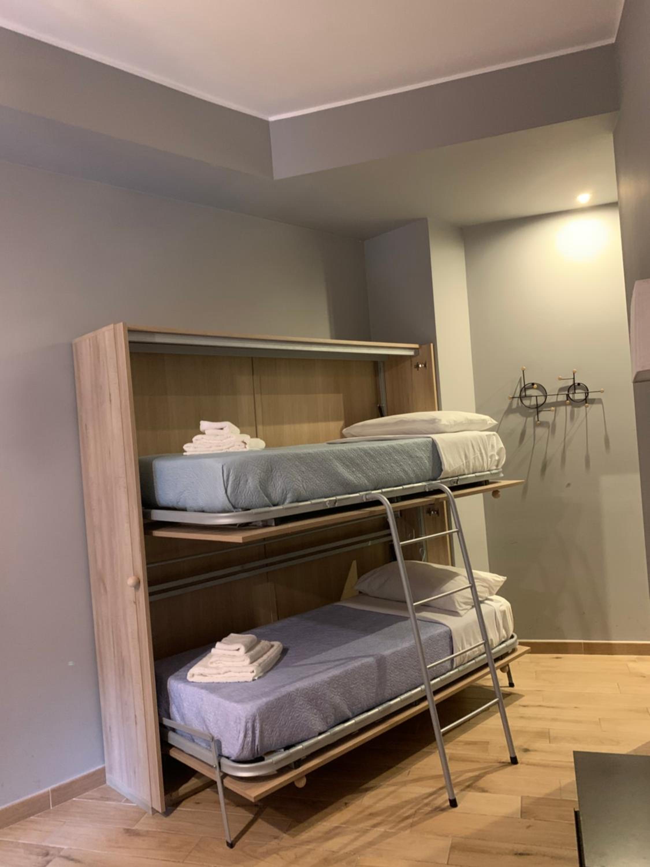 Quadruple Room with Private Bathroom - Photo 3