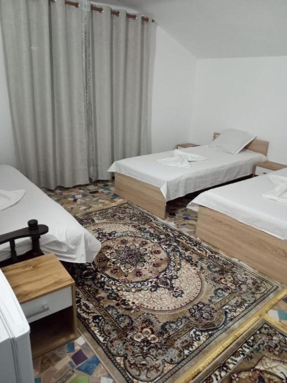 Triple Room - Photo 1