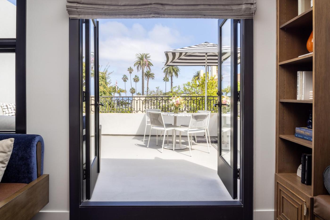 Quadruple Room with Balcony - Photo 8