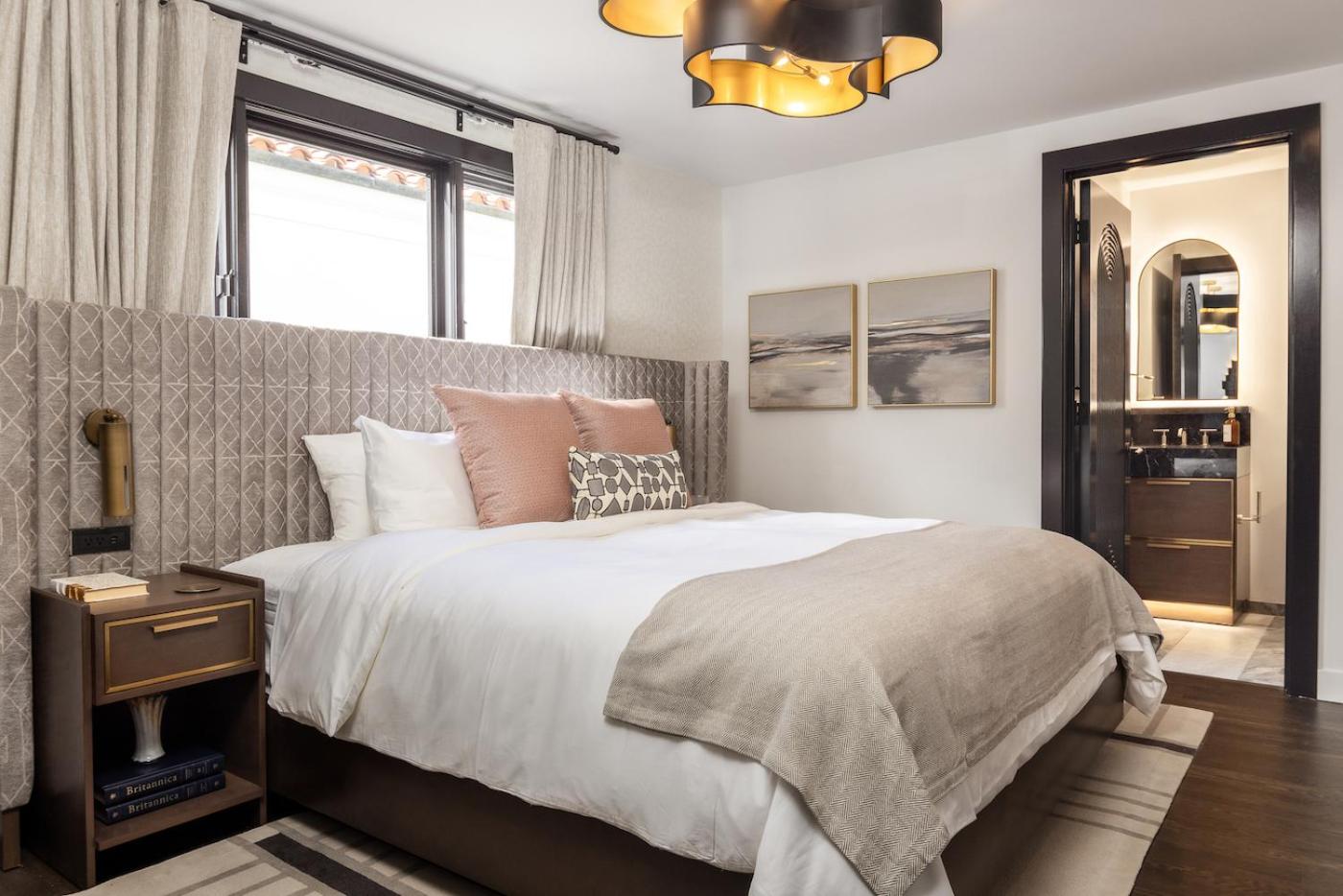 Quadruple Room with Balcony - Photo 4