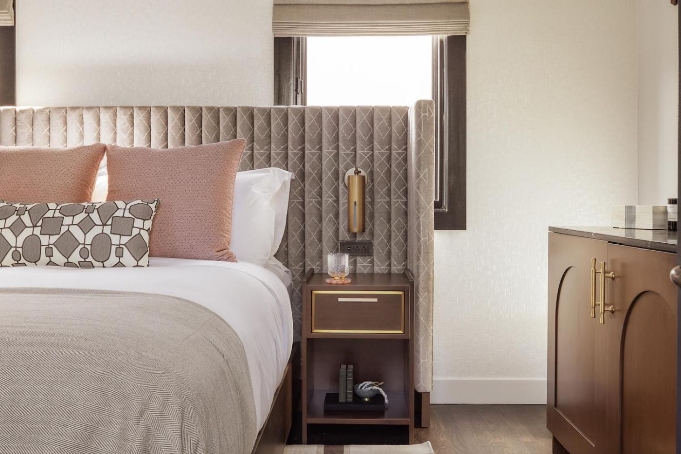 Quadruple Room with Balcony - Photo 3