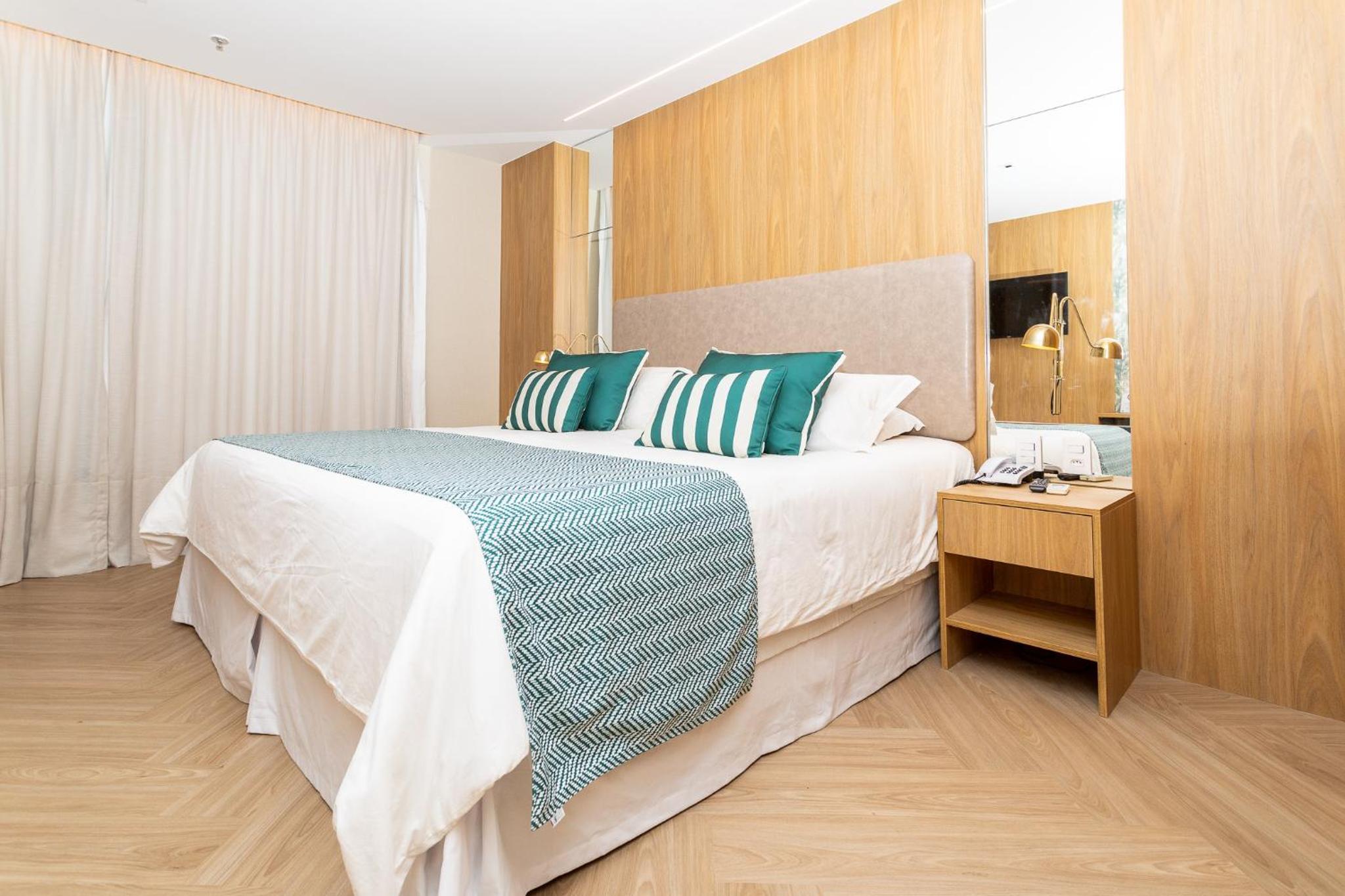 Deluxe Queen Room
