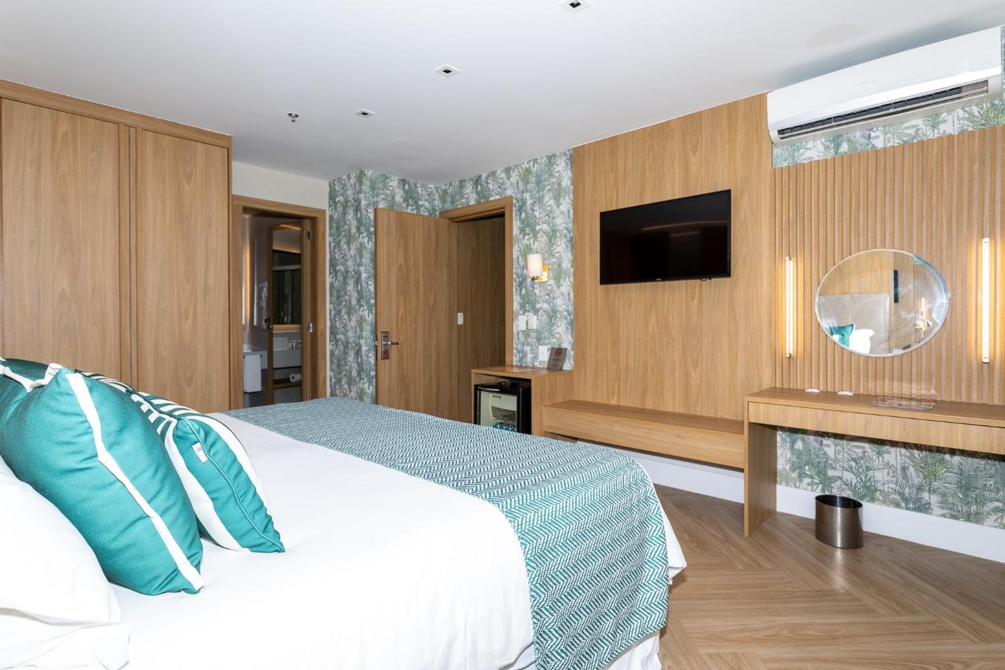Deluxe Queen Room