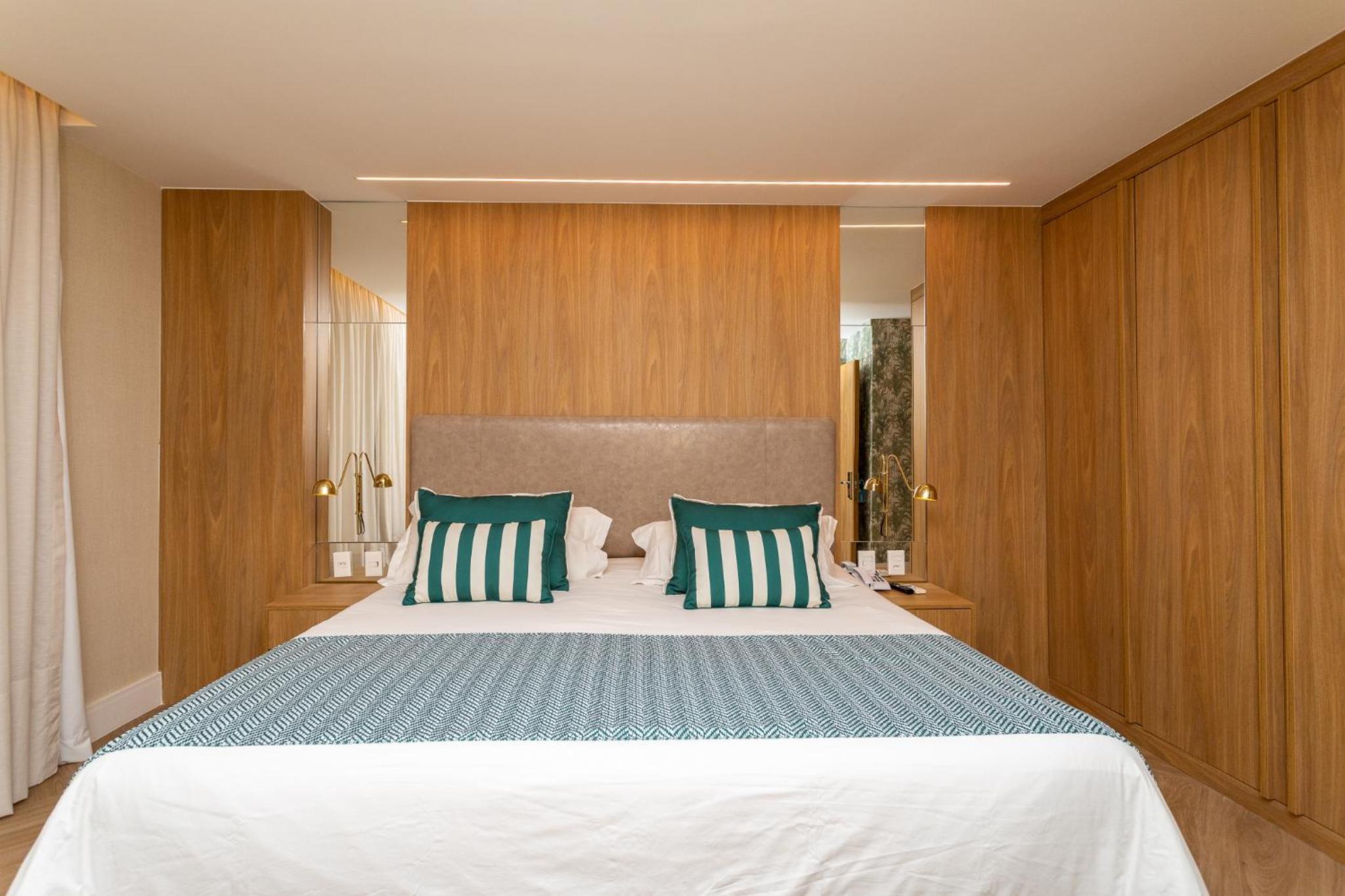 Deluxe Queen Room