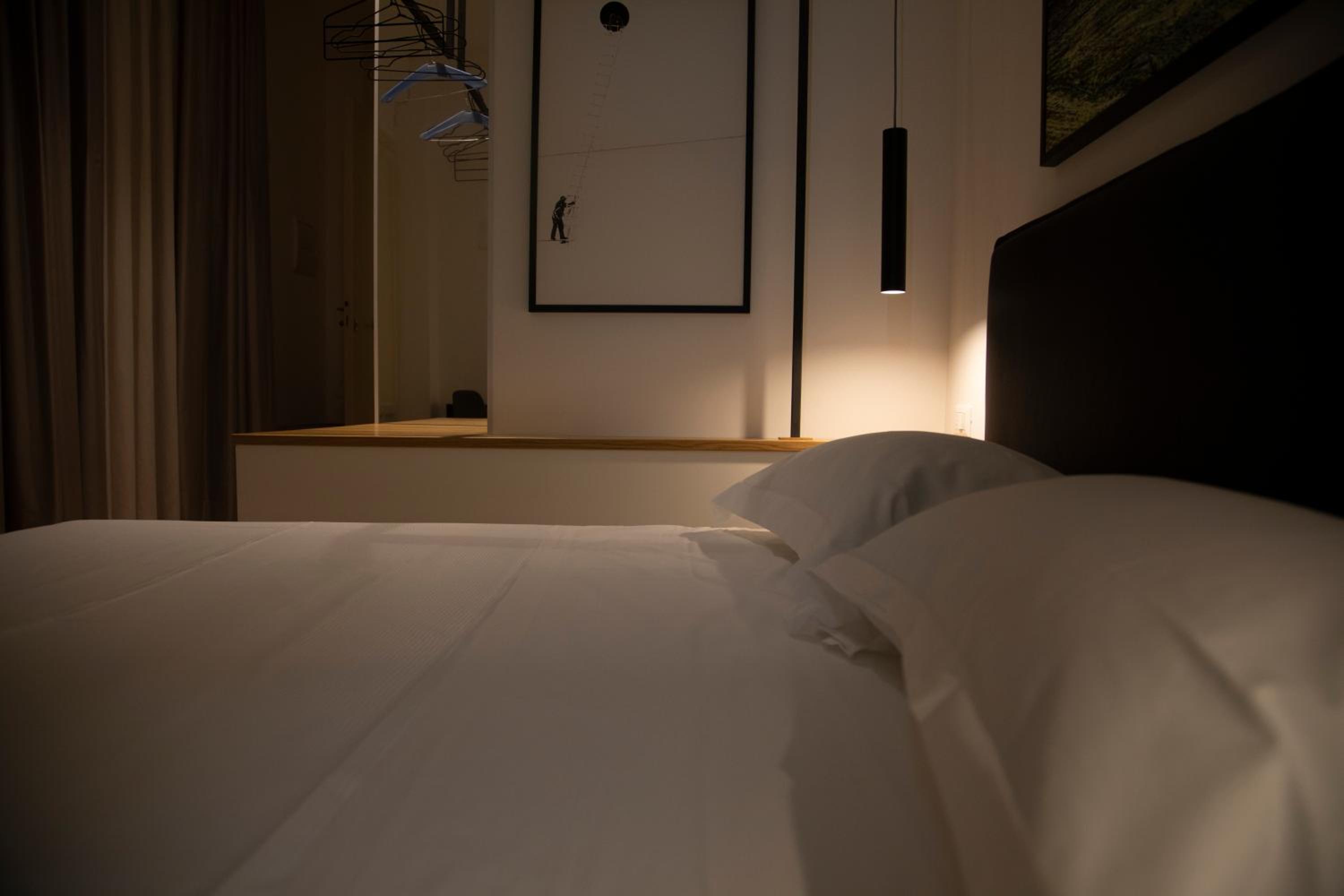 Double Room with Private Bathroom - Photo 7