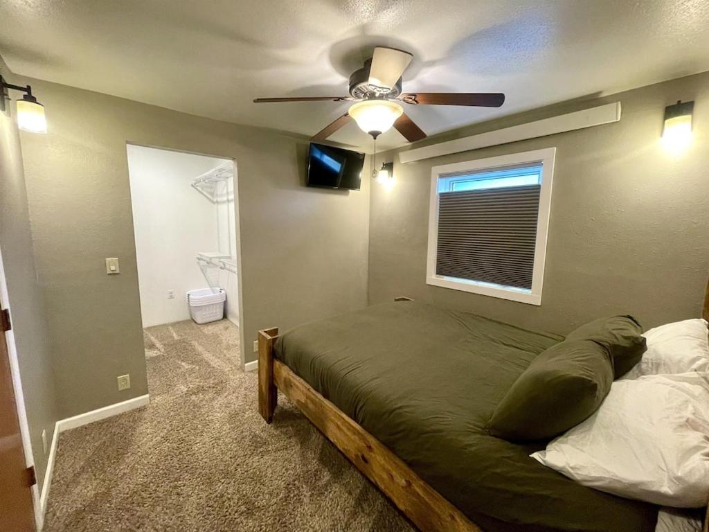 Three-Bedroom House photo 3