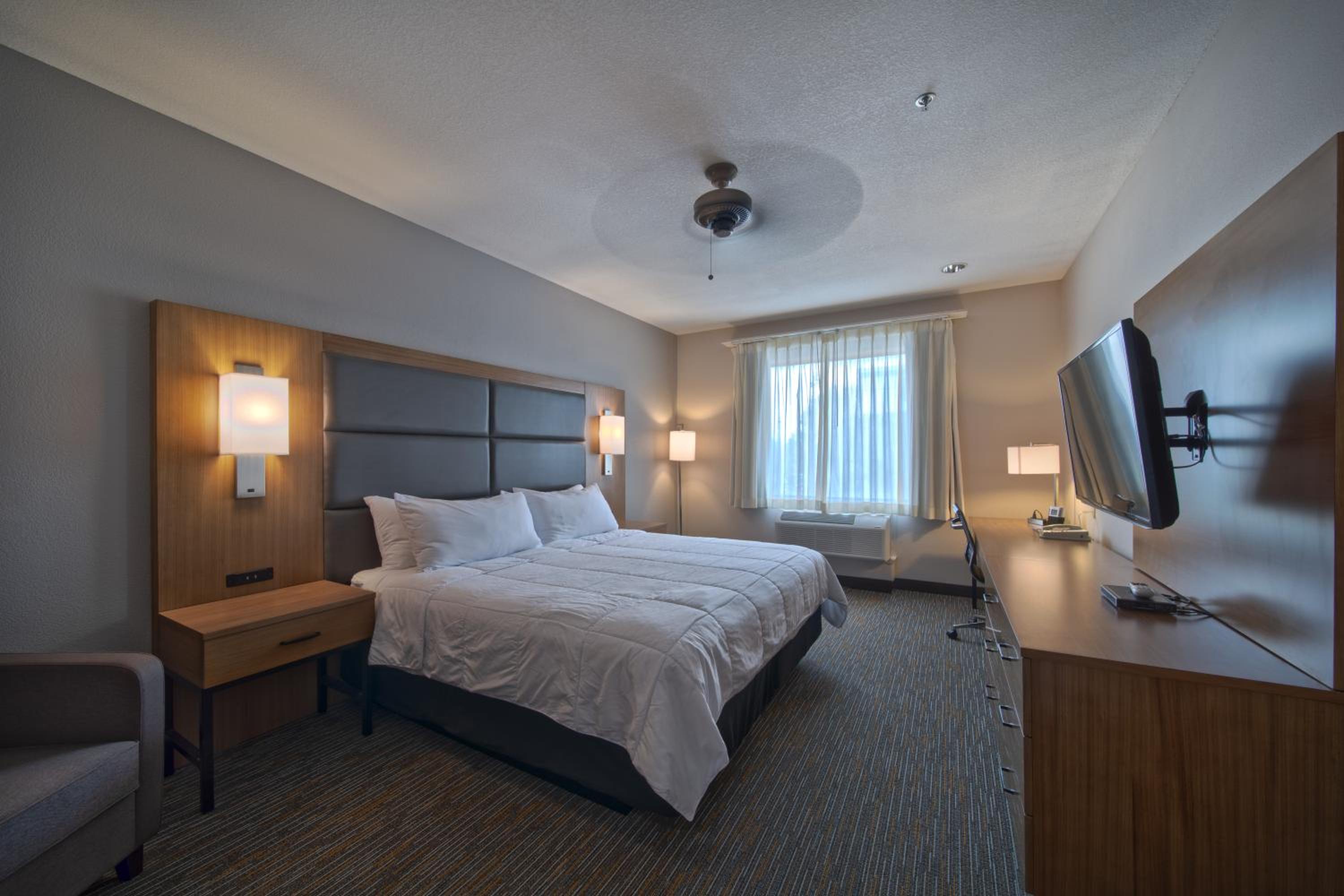 King Studio Suite - Non-Smoking - Photo 3
