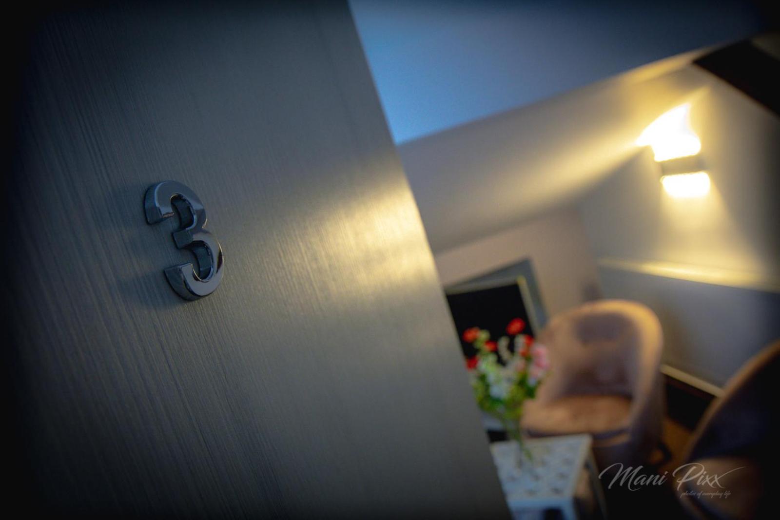 Double Room with Shared Bathroom photo 3