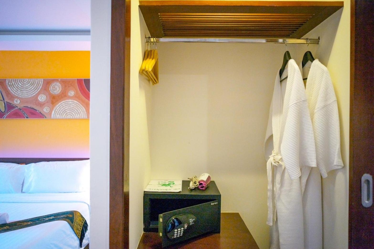 Deluxe Double Room photo 3